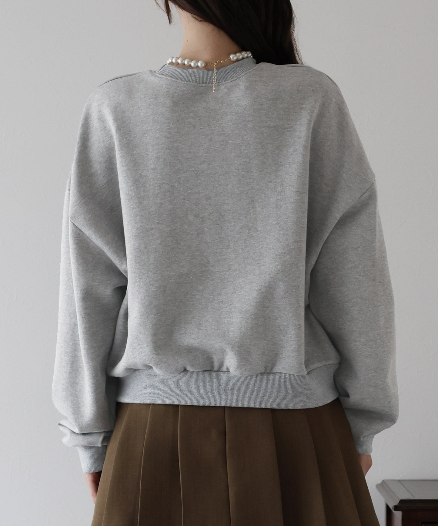 【TIME SALE】レタリング刺繍ショート丈スウェット