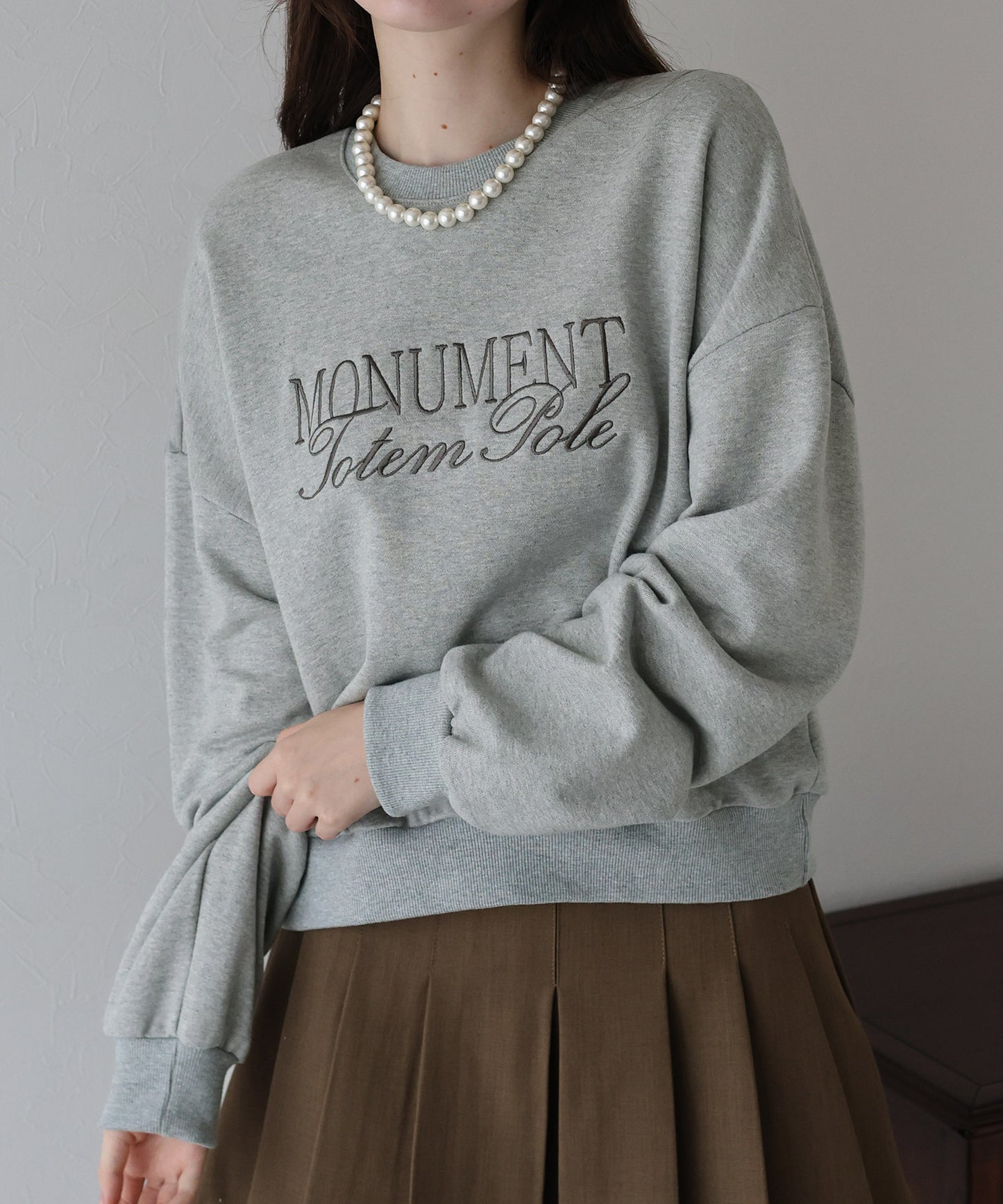 【早割5%OFF】レタリング刺繍ショート丈スウェット