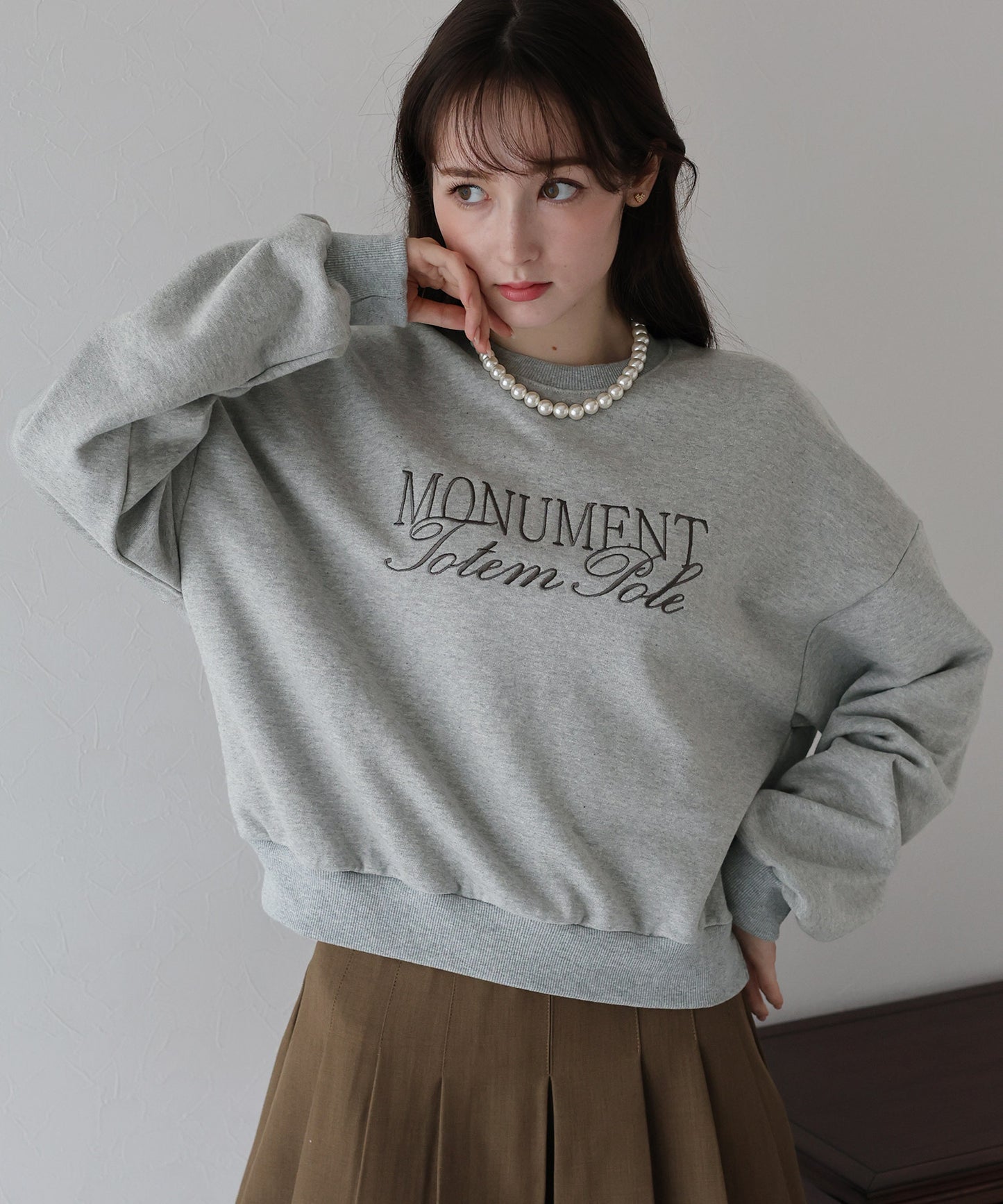 【早割5%OFF】レタリング刺繍ショート丈スウェット