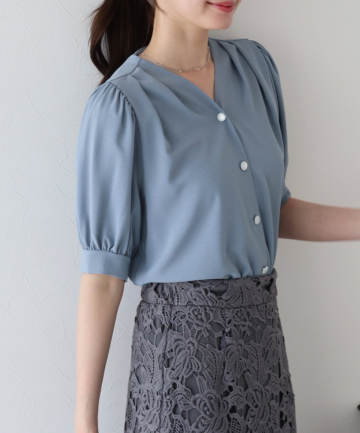 펄 도트 버튼 블라우스