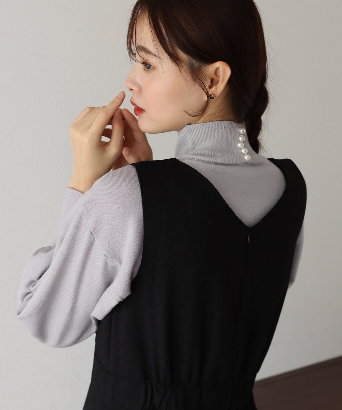 【SALE】バックパールボリューム袖ニット