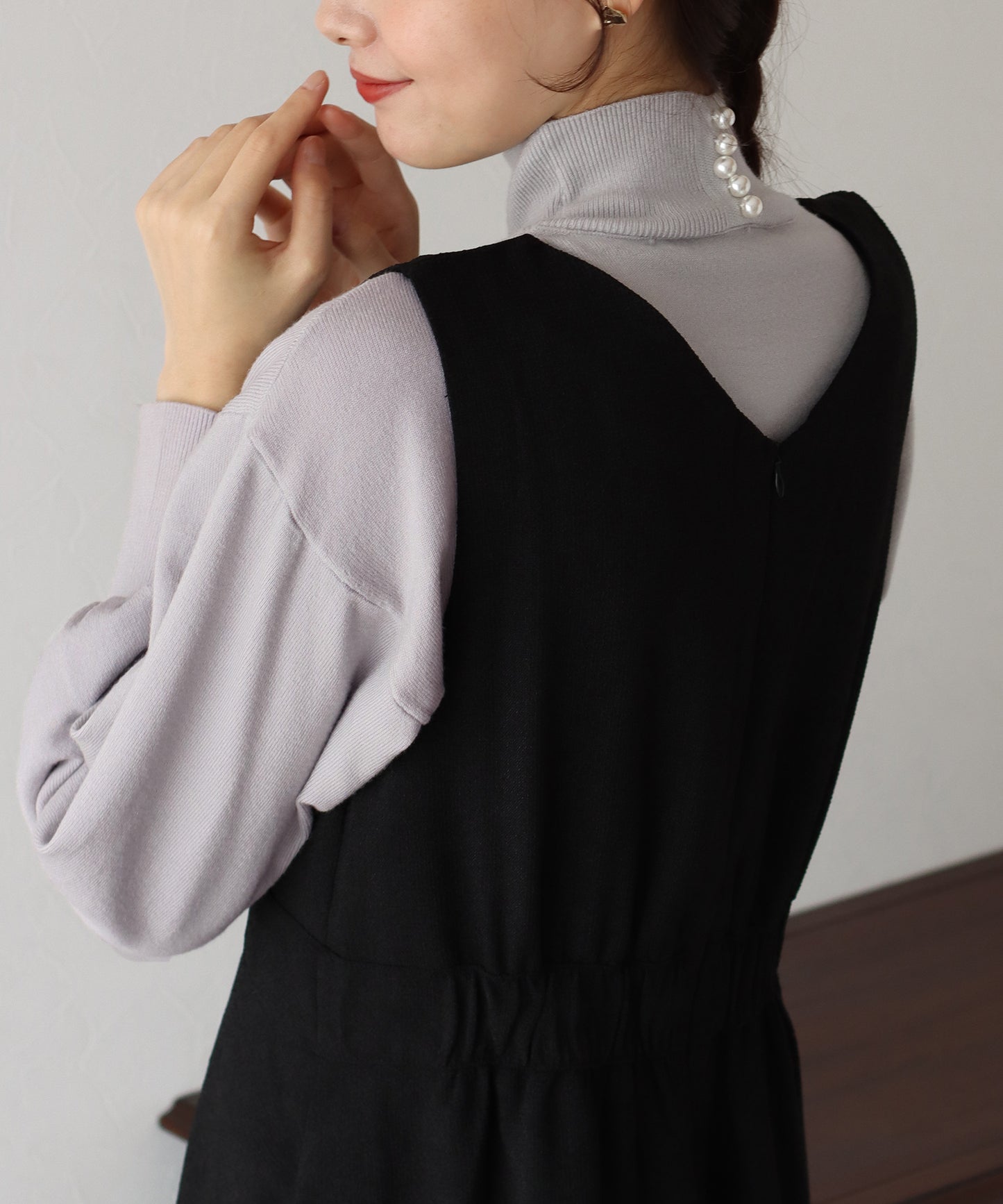 【SALE】バックパールボリューム袖ニット