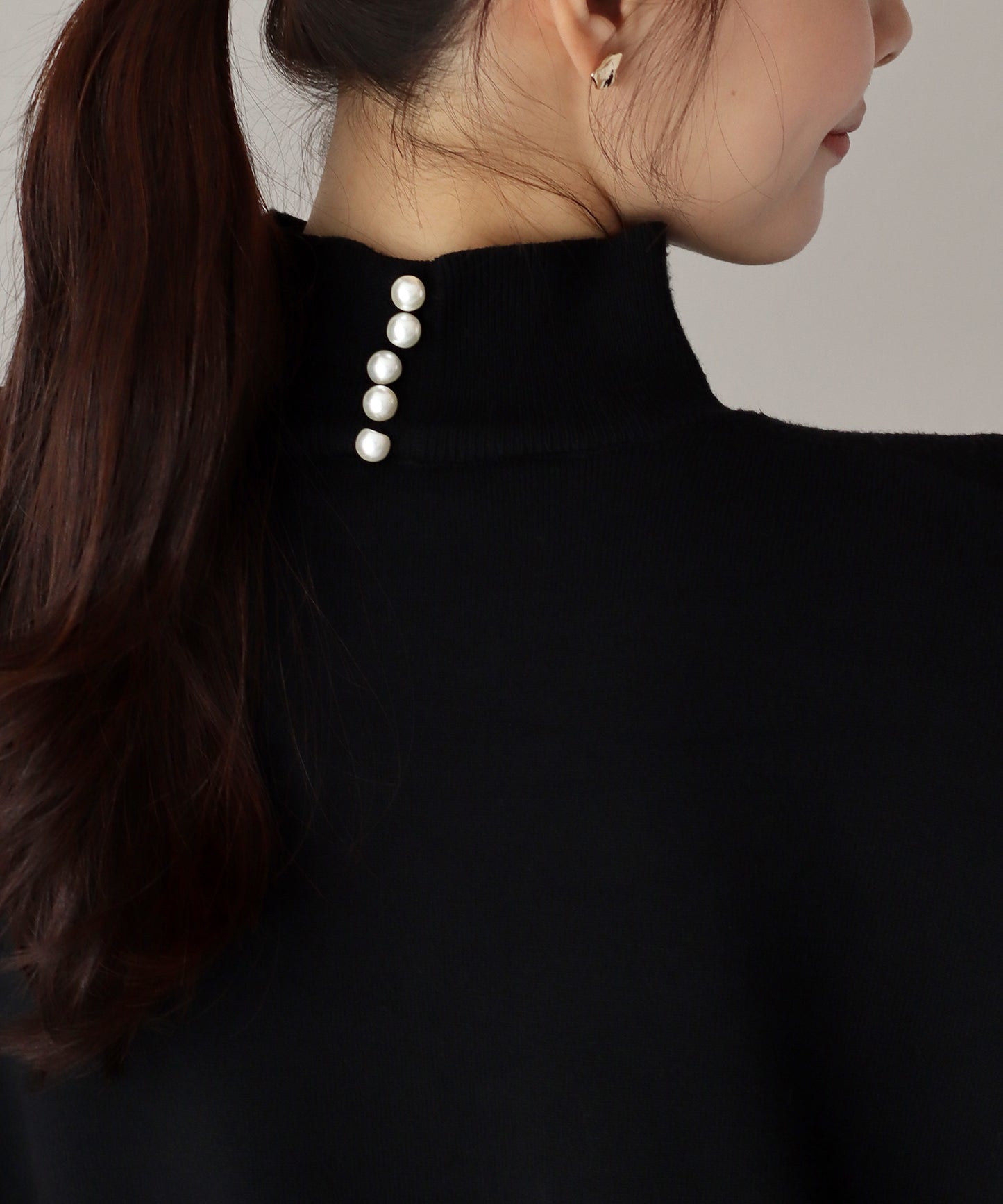 【SALE】バックパールボリューム袖ニット