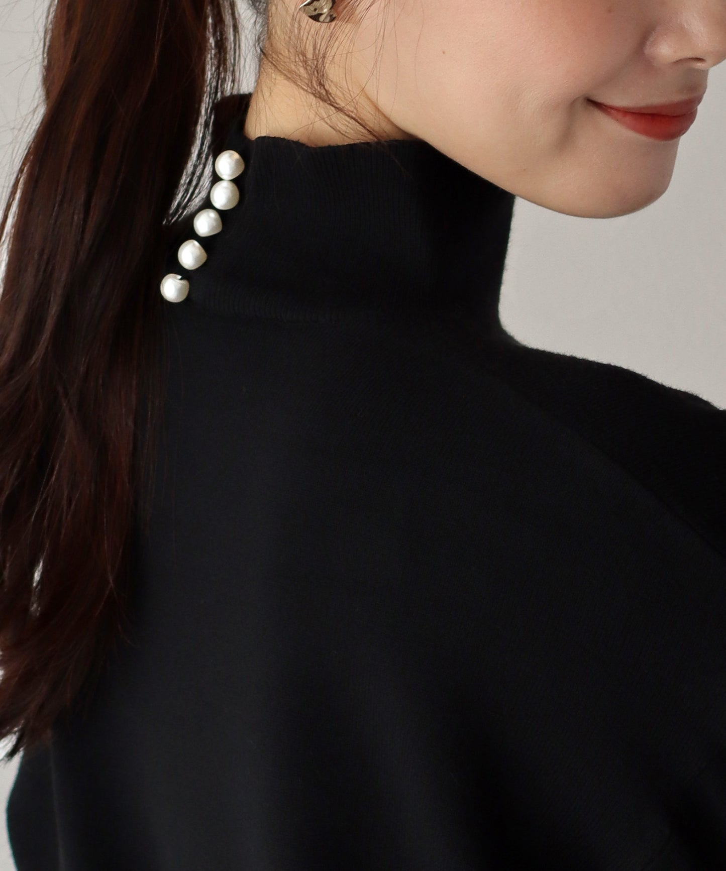 【SALE】バックパールボリューム袖ニット