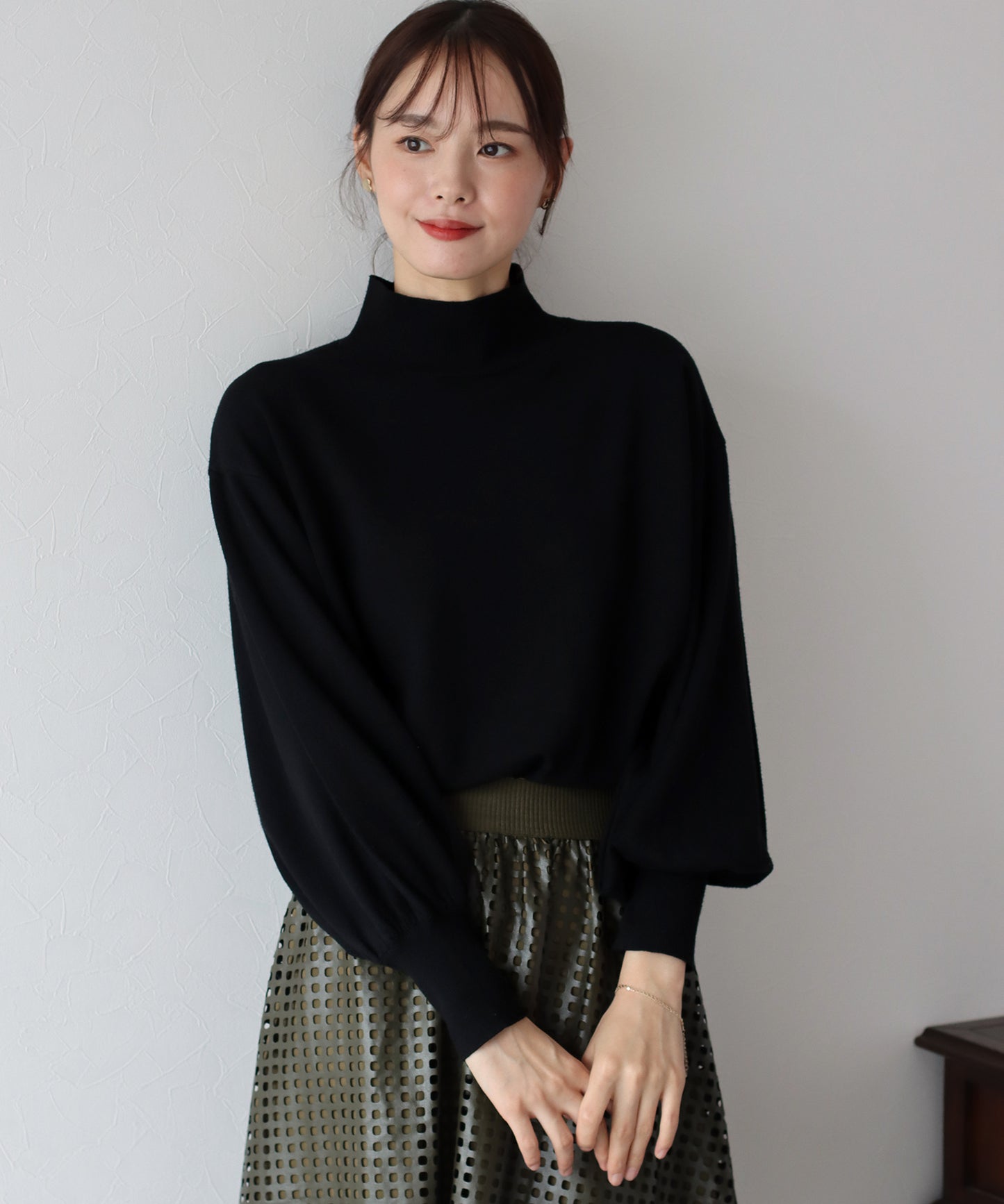 【SALE】バックパールボリューム袖ニット