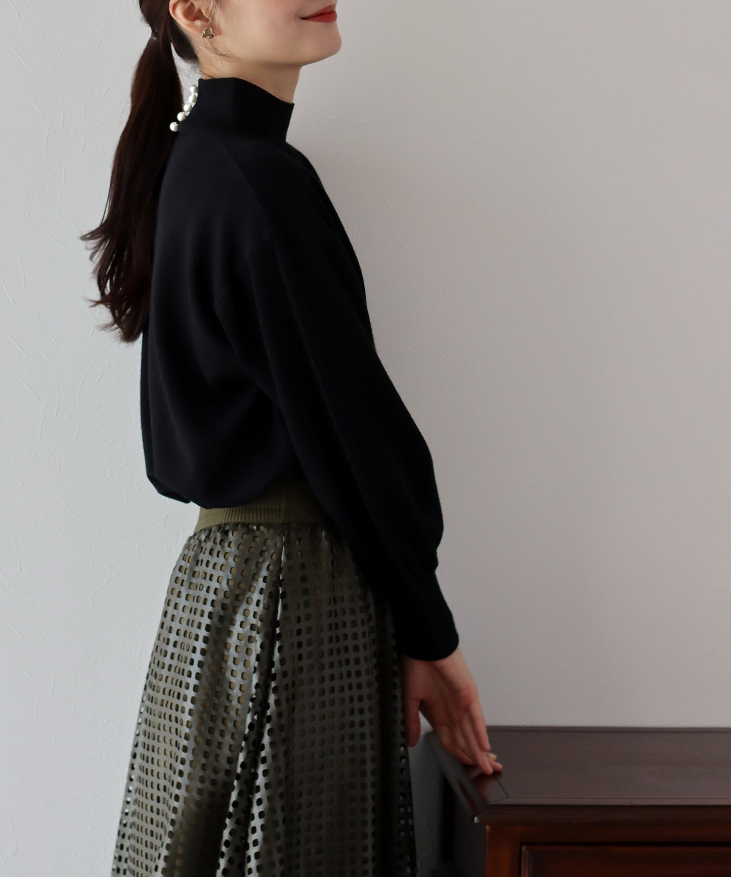 【SALE】バックパールボリューム袖ニット