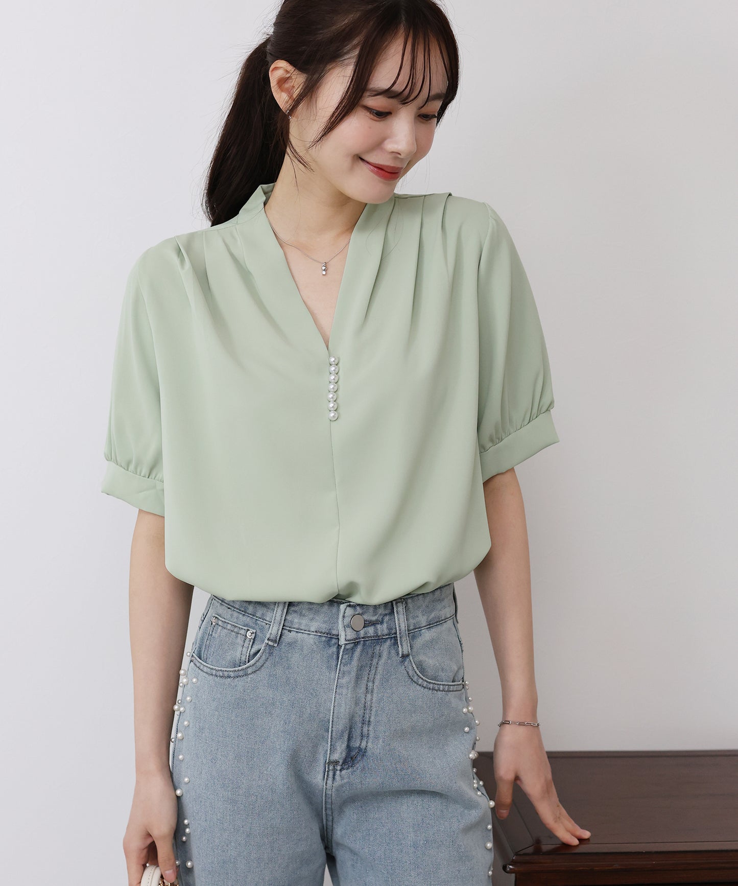 【SALE】パールラインVネックブラウス【ネコポス】