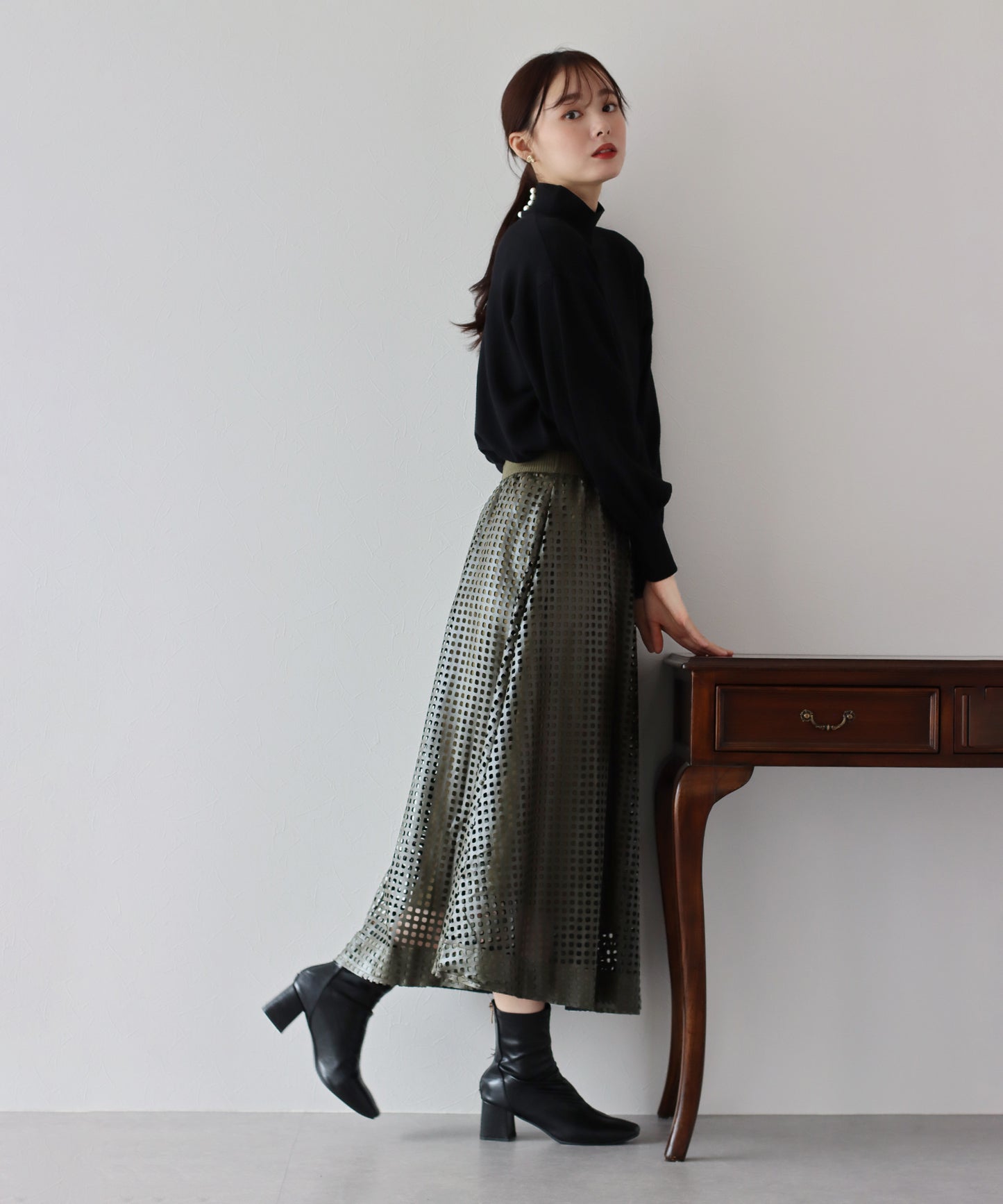 【SALE】バックパールボリューム袖ニット