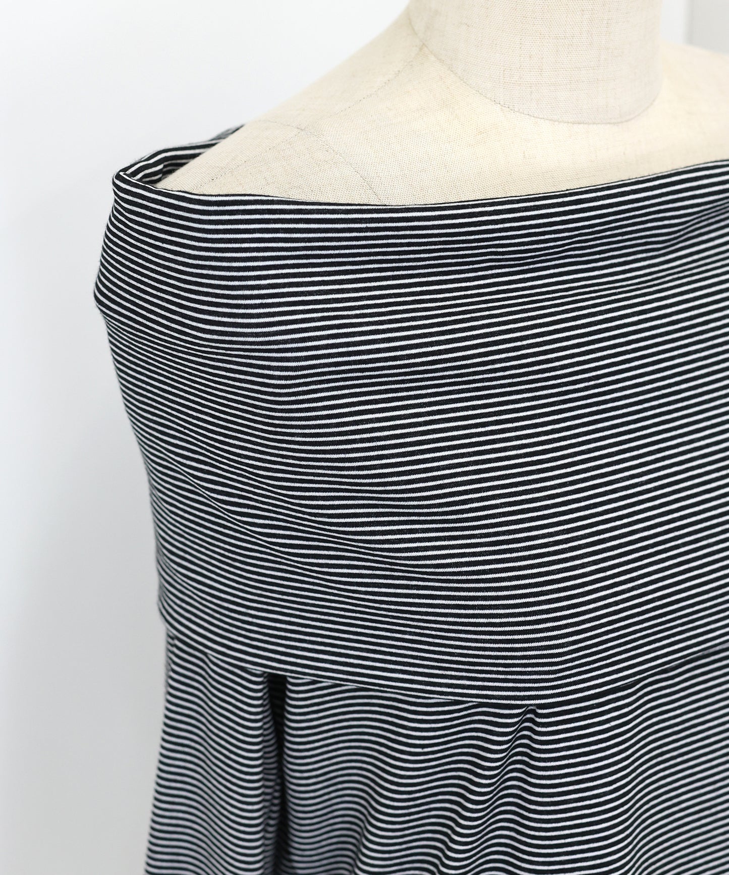 【SALE】ボーダードレープオフショルダートップス