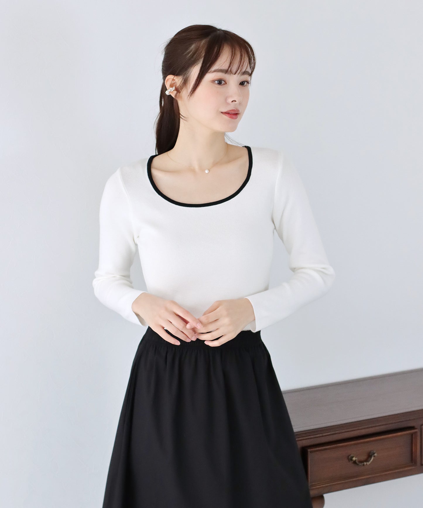 【SALE】襟元配色パイピングニット