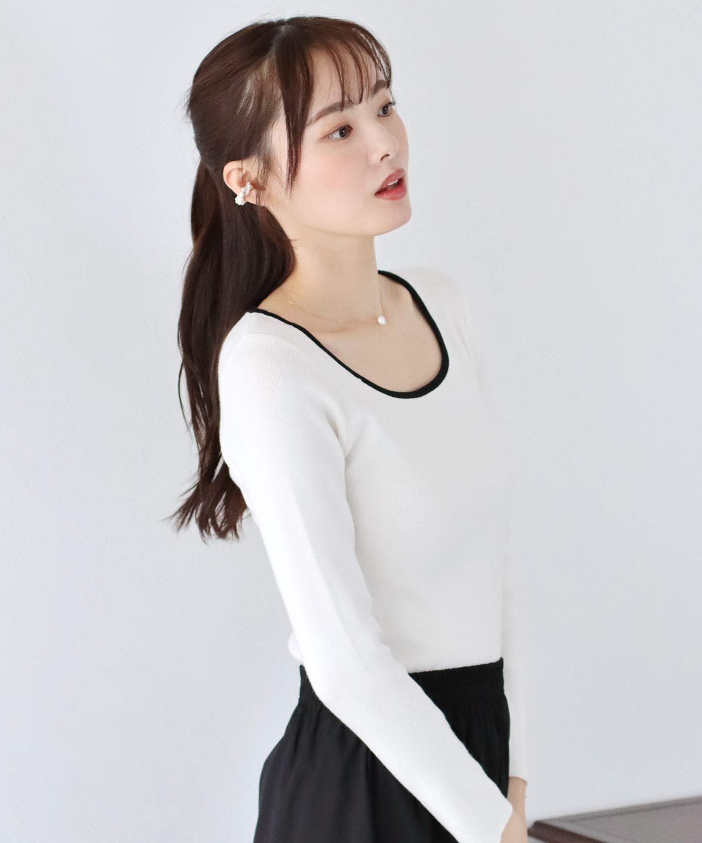 【SALE】襟元配色パイピングニット