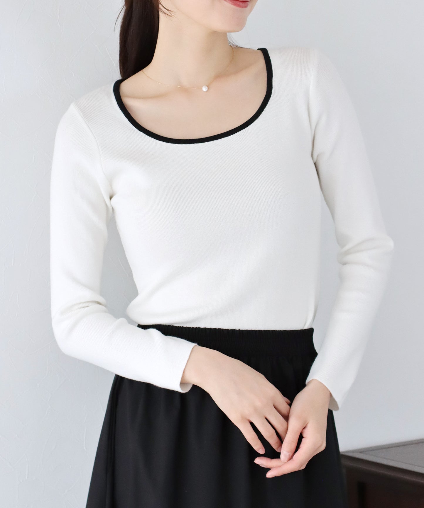 【SALE】襟元配色パイピングニット
