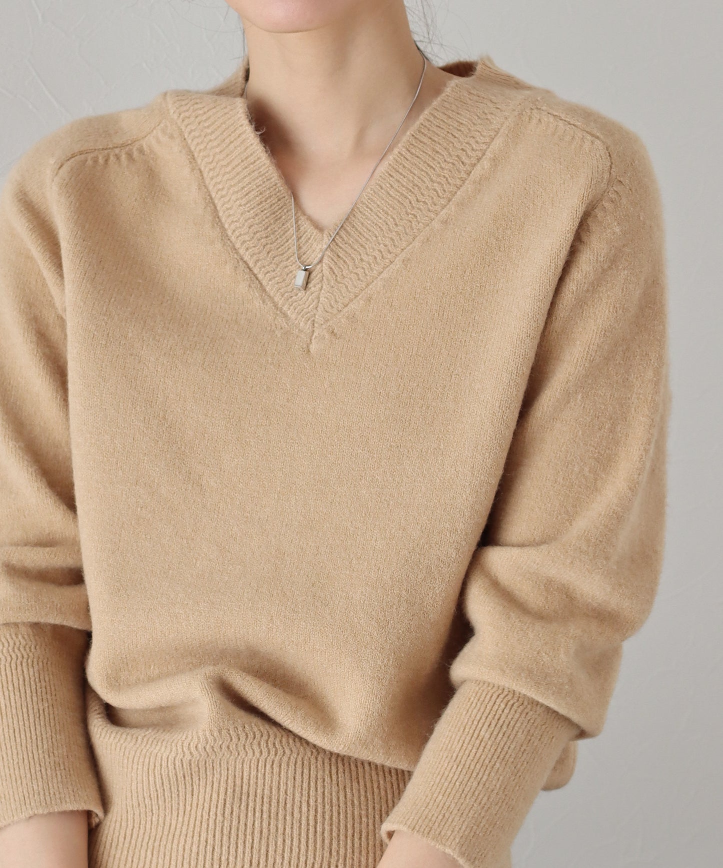 【SALE】Vネックニット