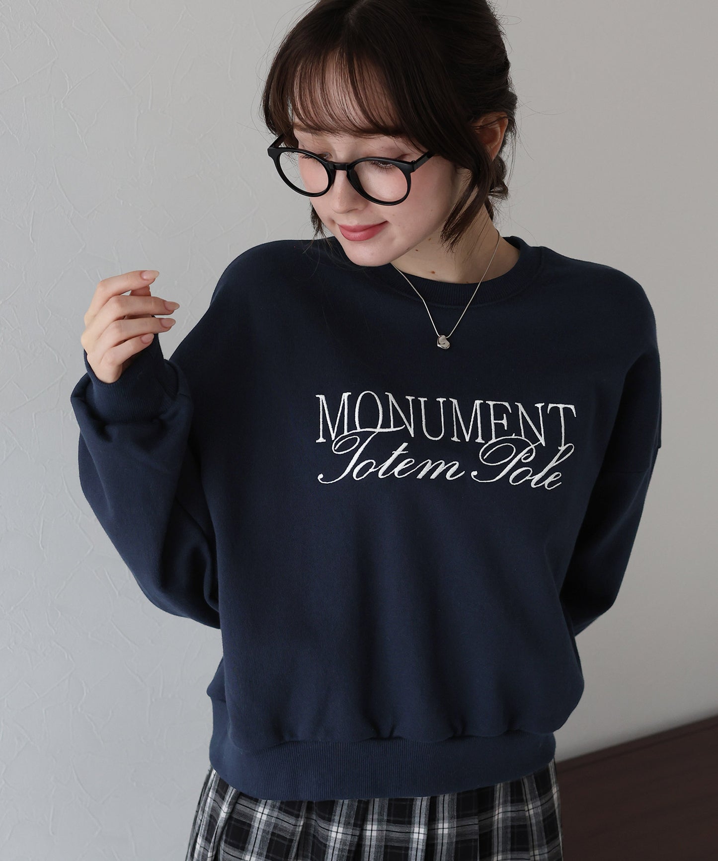 【早割5%OFF】レタリング刺繍ショート丈スウェット