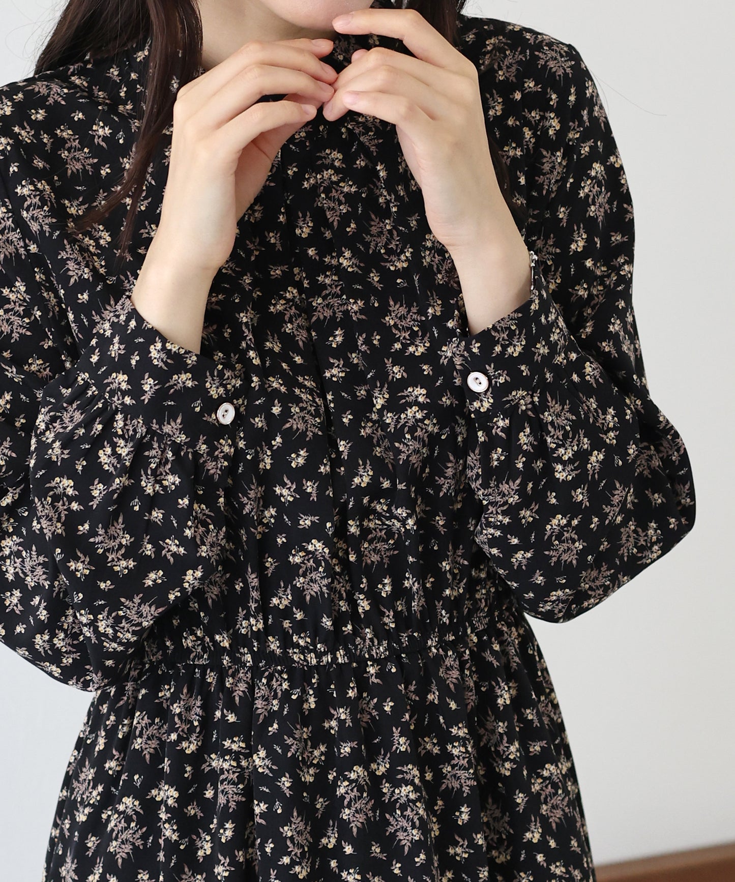 【SALE】ハイネックタックワンピース