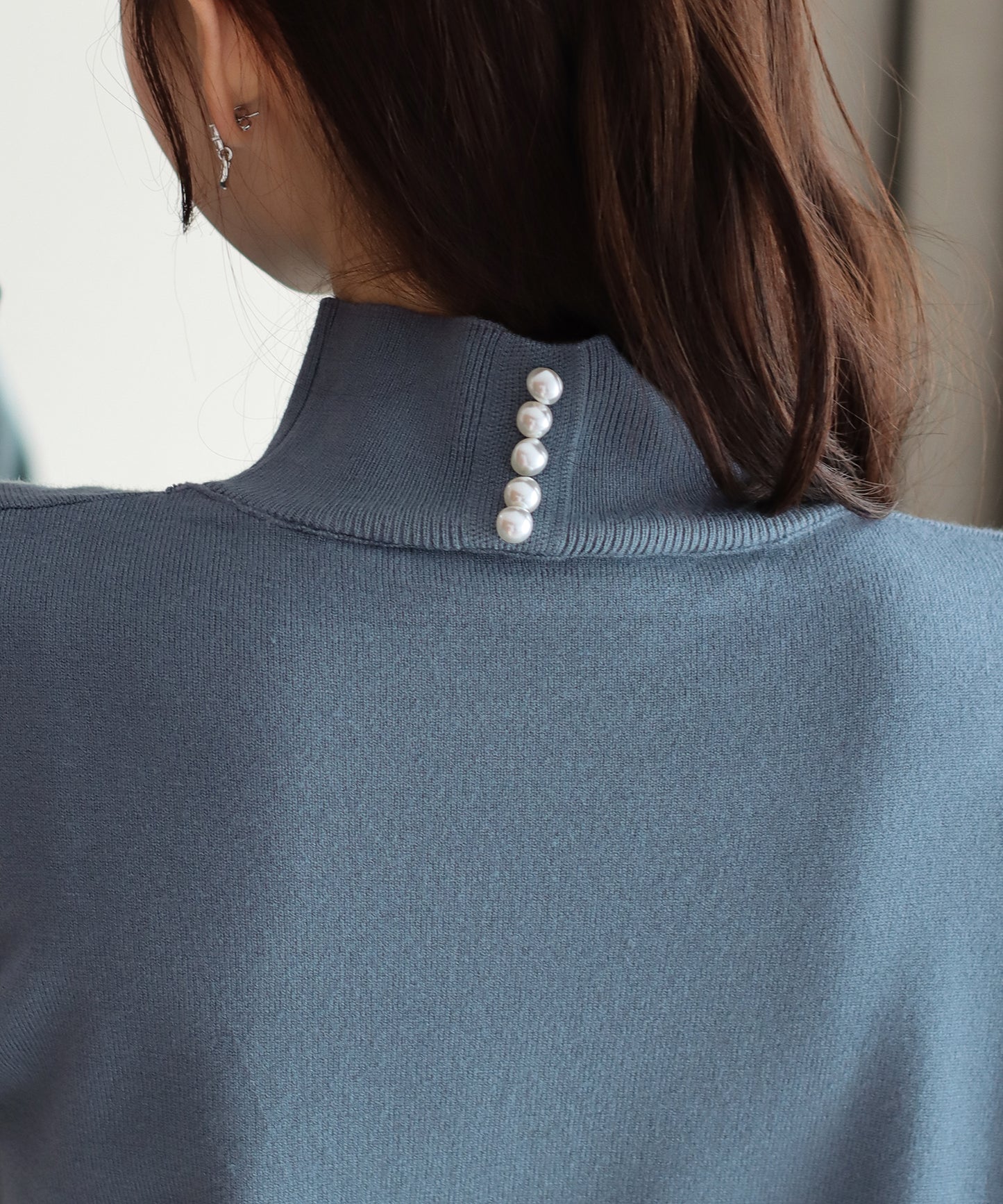 【SALE】バックパールボリューム袖ニット