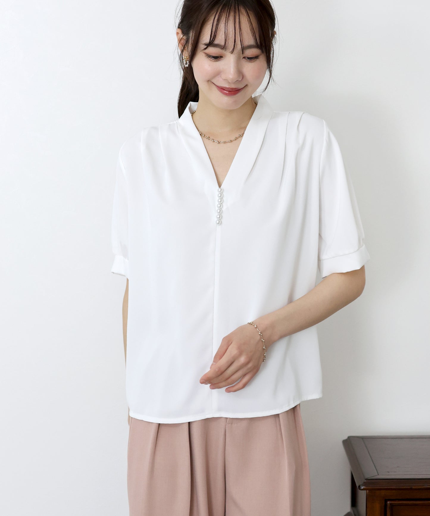 【SALE】パールラインVネックブラウス【ネコポス】