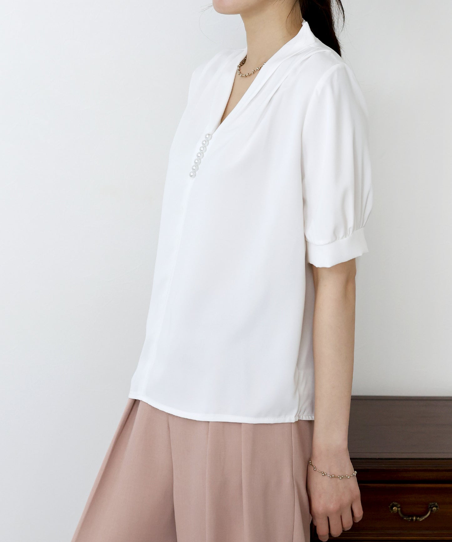 【SALE】パールラインVネックブラウス【ネコポス】