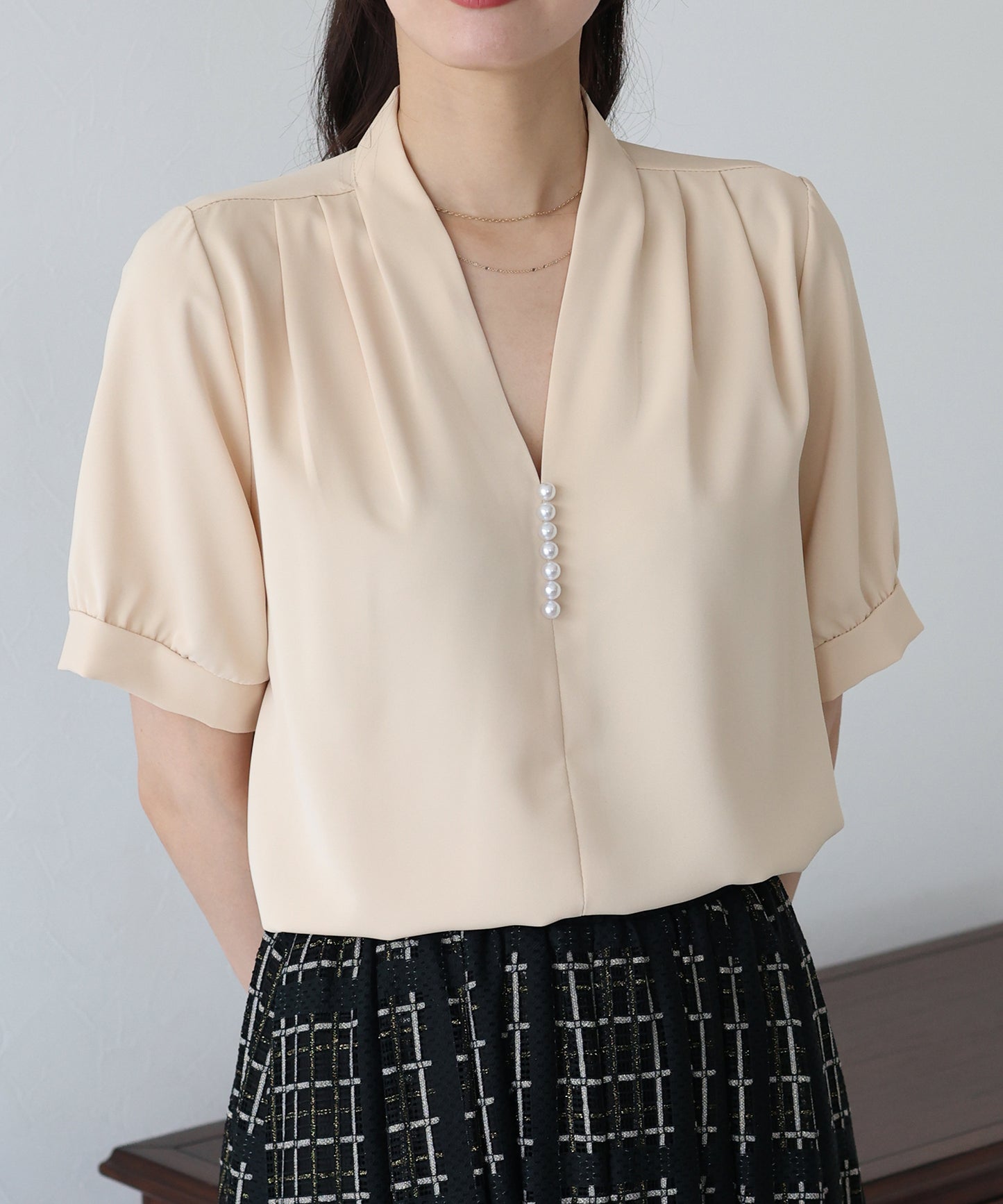 【SALE】パールラインVネックブラウス【ネコポス】