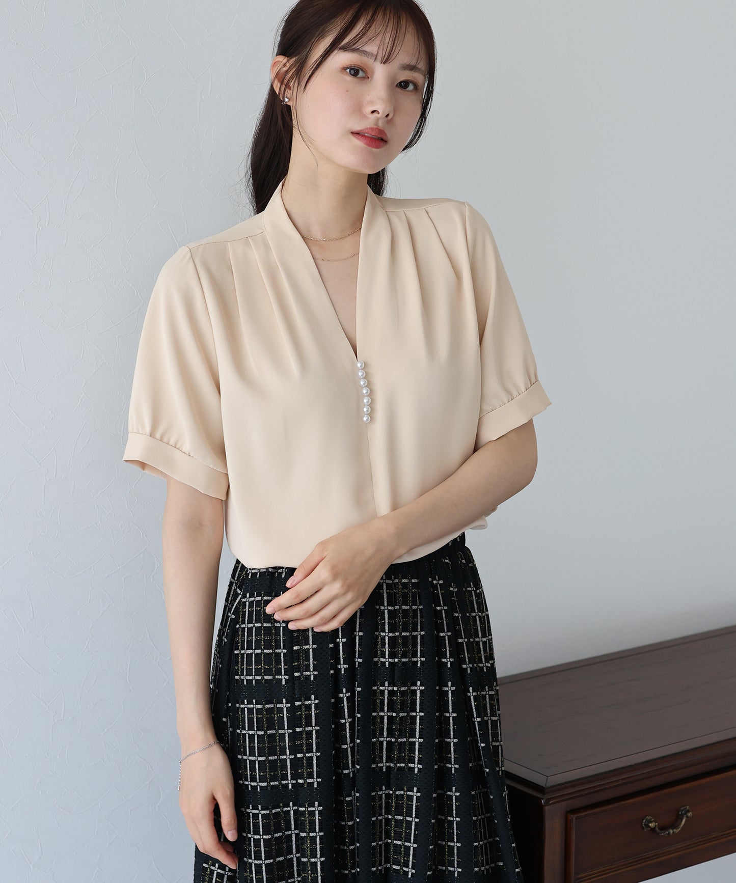【SALE】パールラインVネックブラウス【ネコポス】