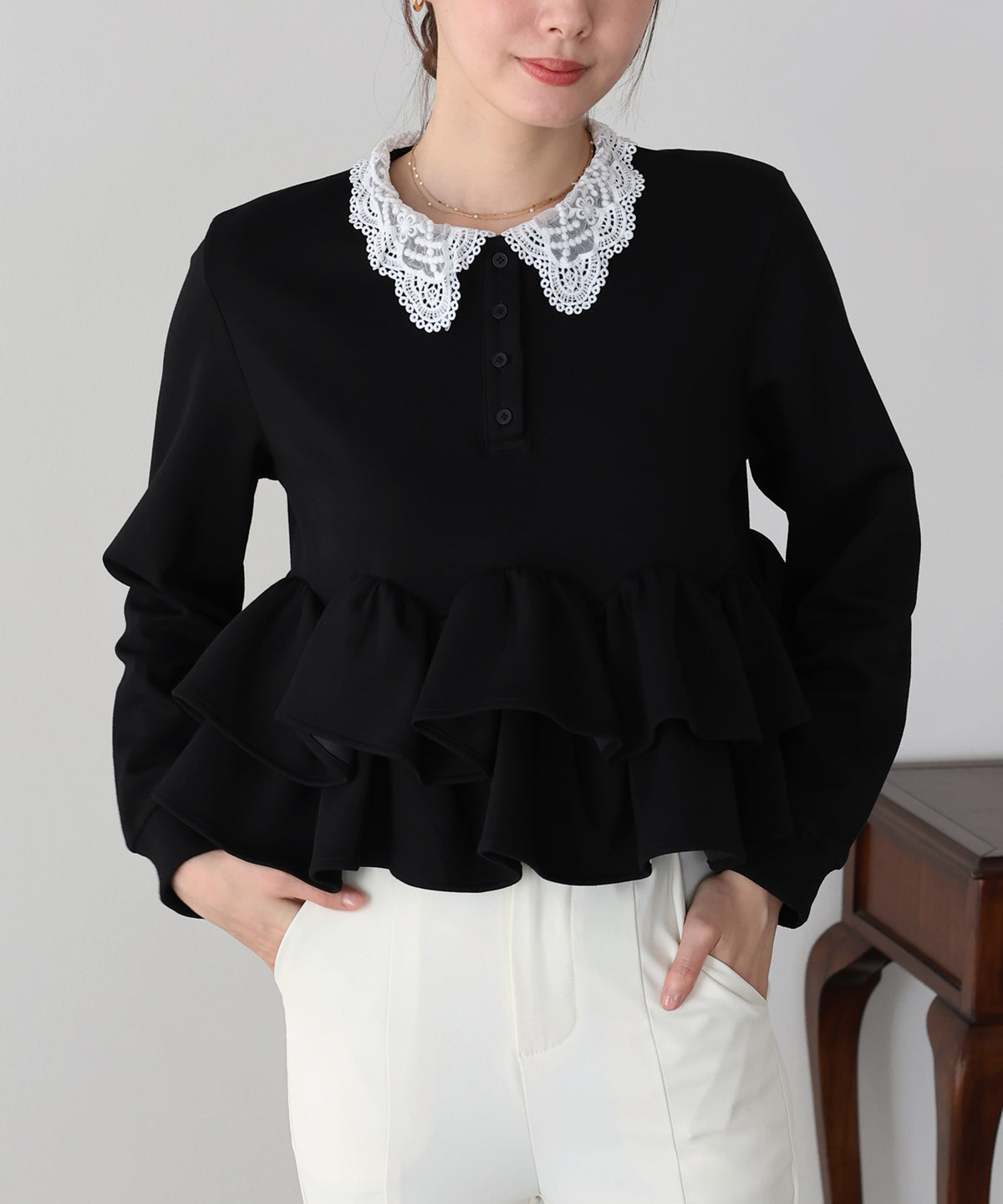 【早割5%OFF】レースカラーフリルヘムカットソー