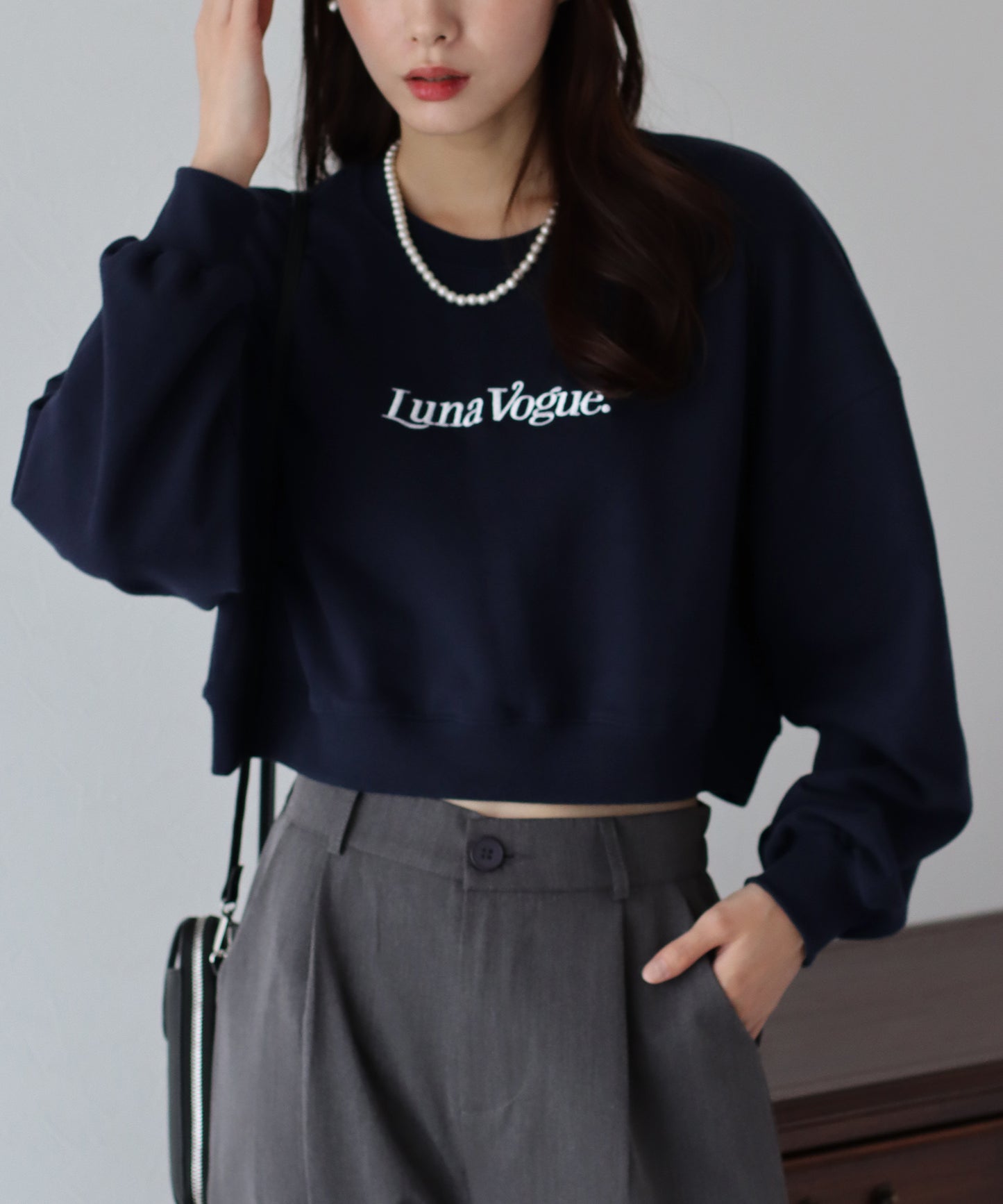 Lunaロゴ刺繍クロップドスウェット