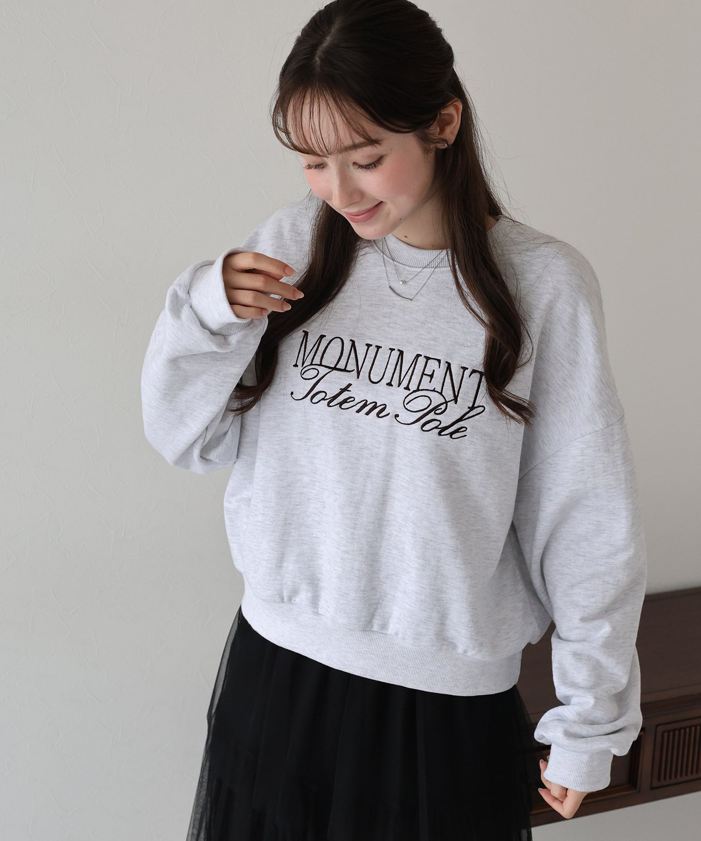 【早割5%OFF】レタリング刺繍ショート丈スウェット