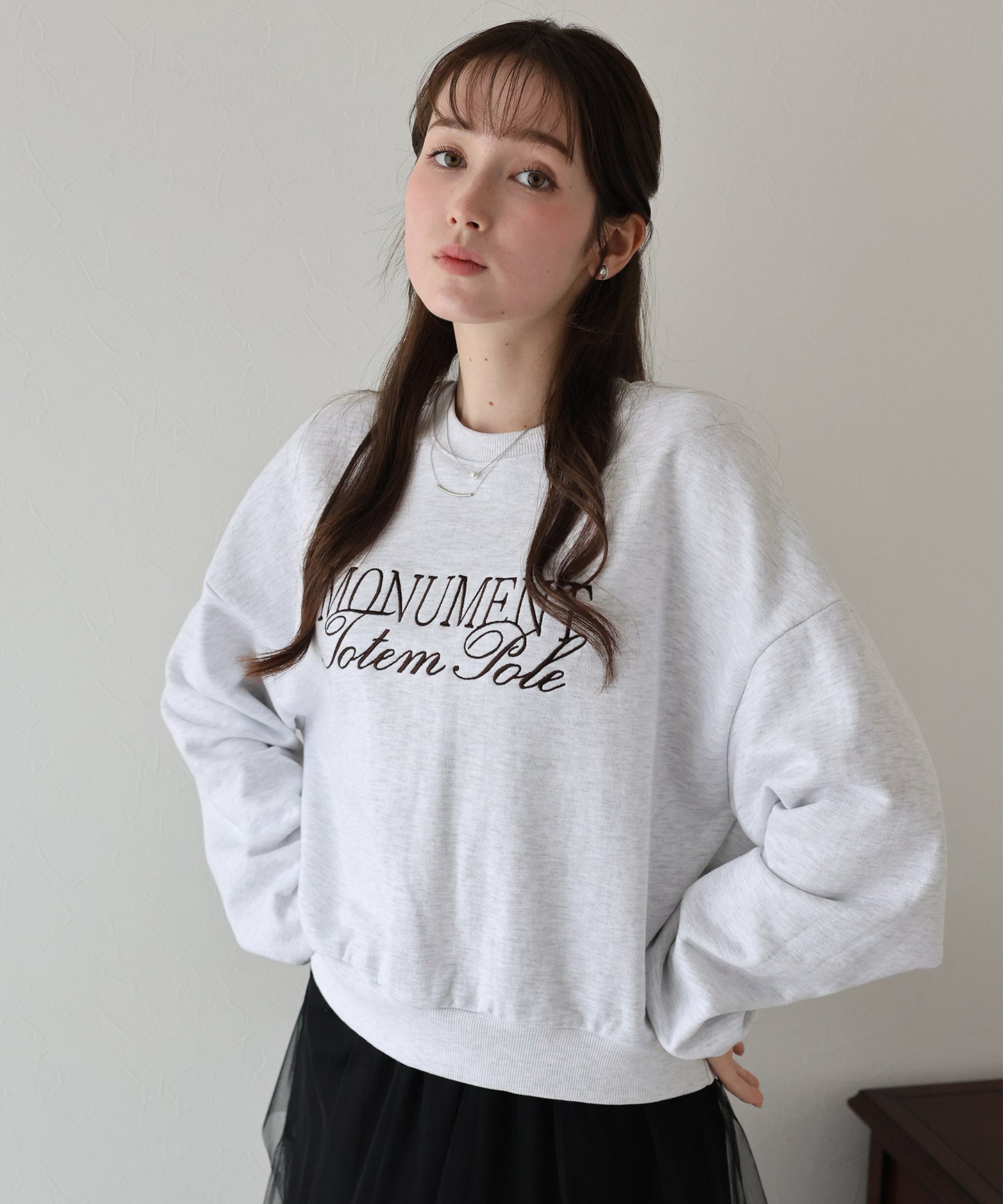 【早割5%OFF】レタリング刺繍ショート丈スウェット