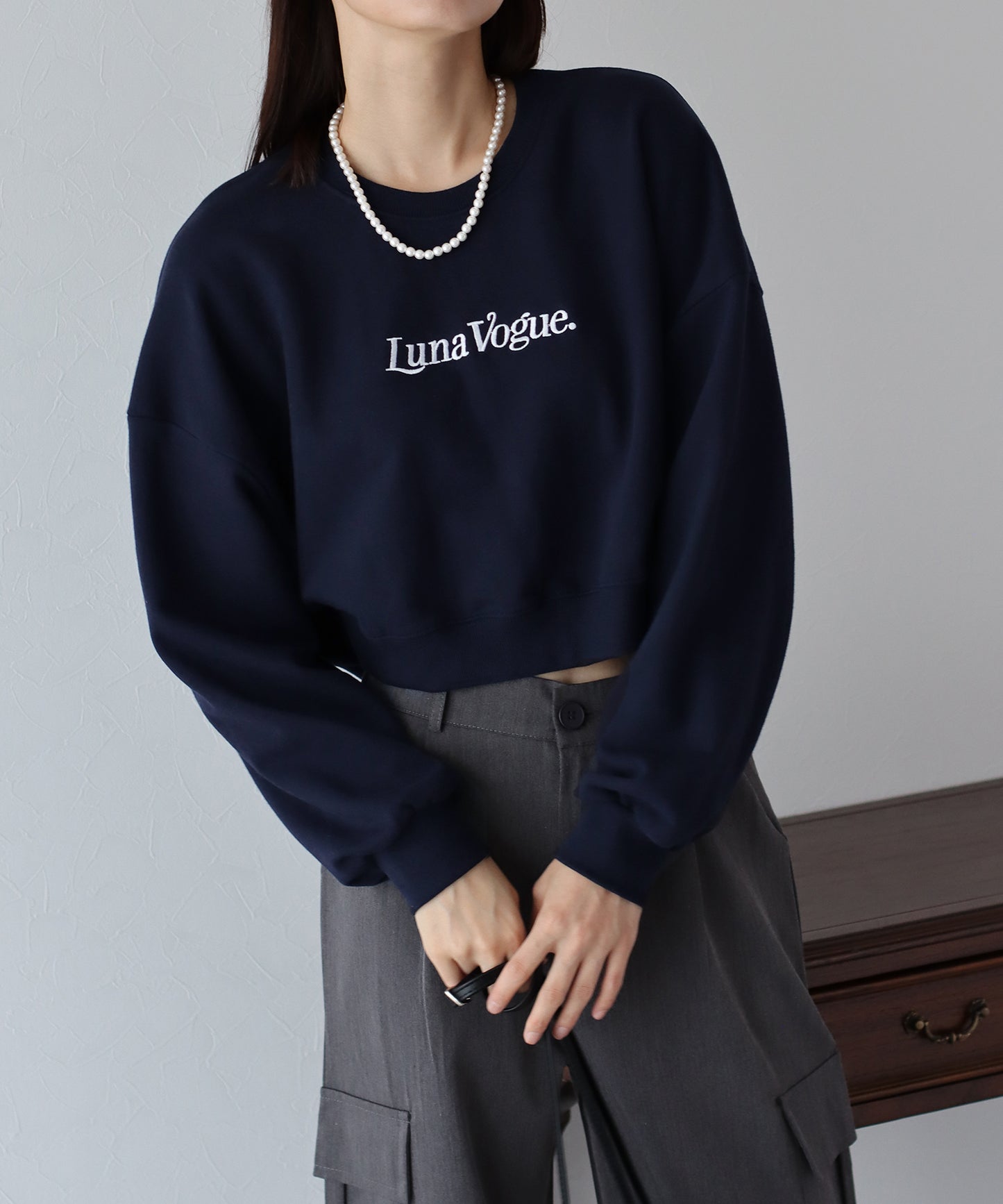 Lunaロゴ刺繍クロップドスウェット