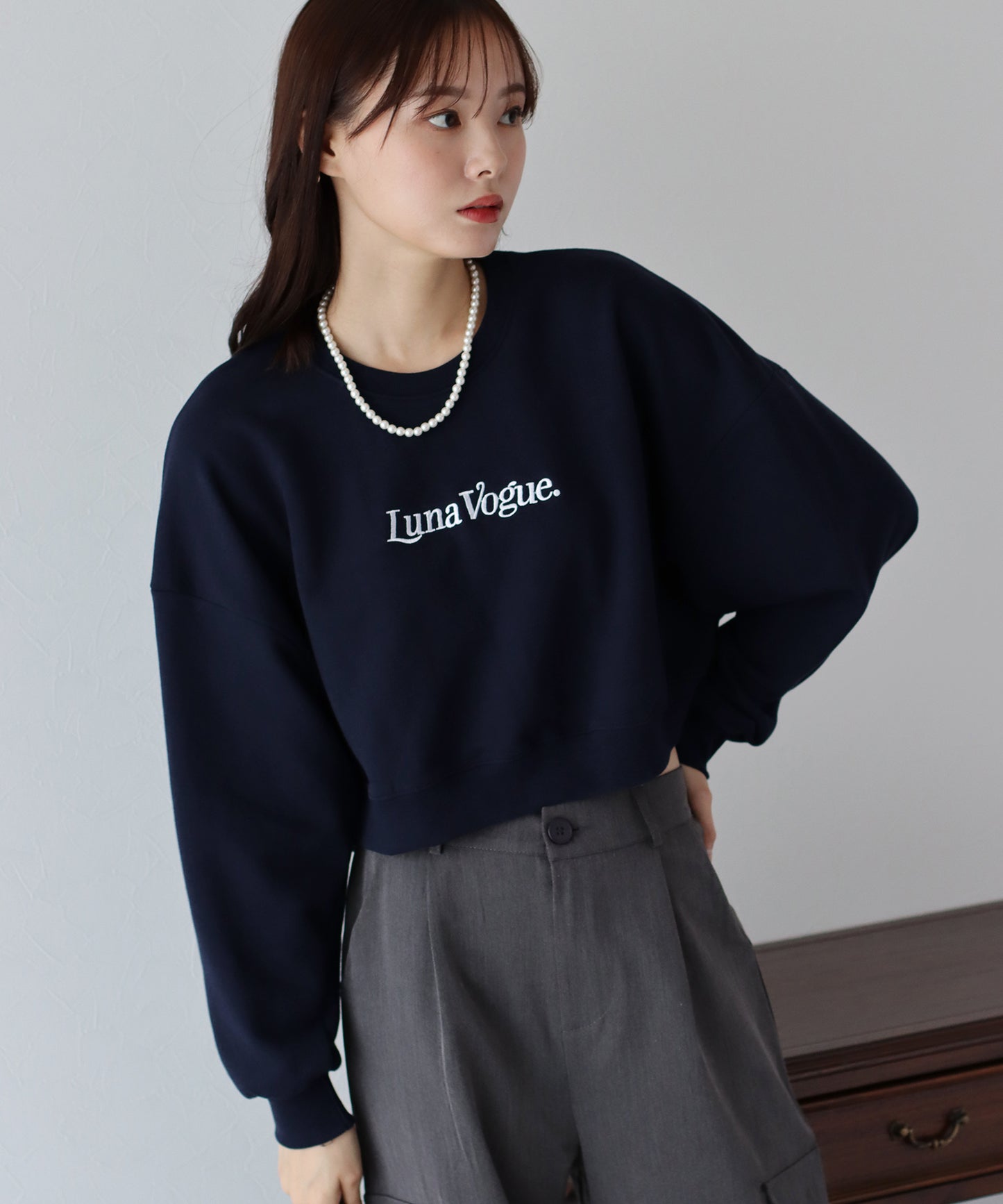 Lunaロゴ刺繍クロップドスウェット