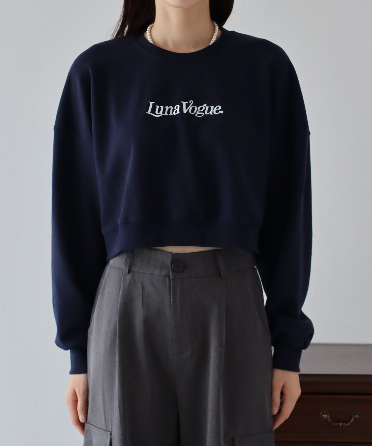 Lunaロゴ刺繍クロップドスウェット