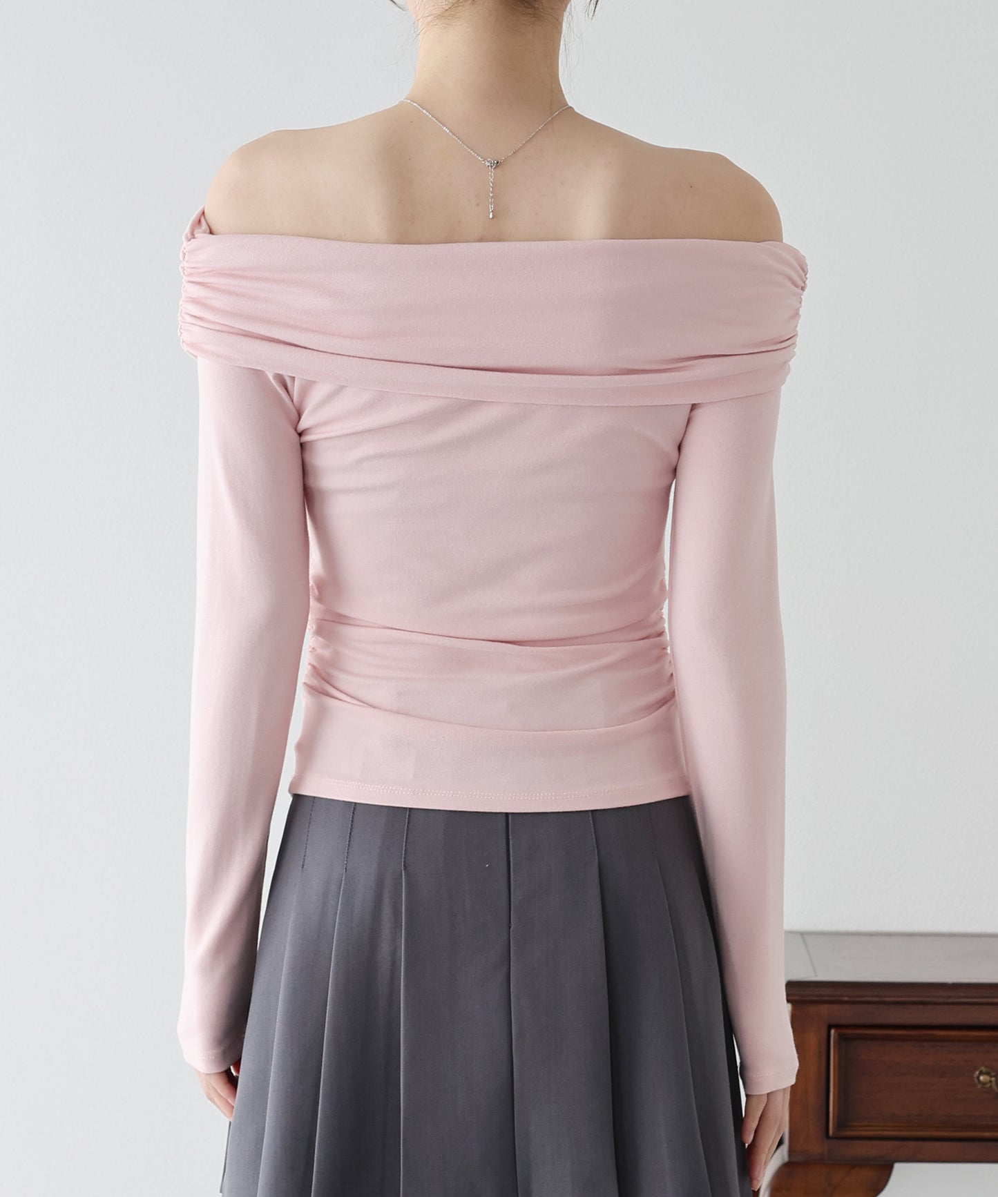 【早割5%OFF】ギャザーオフショルダーカットソー【ネコポス】