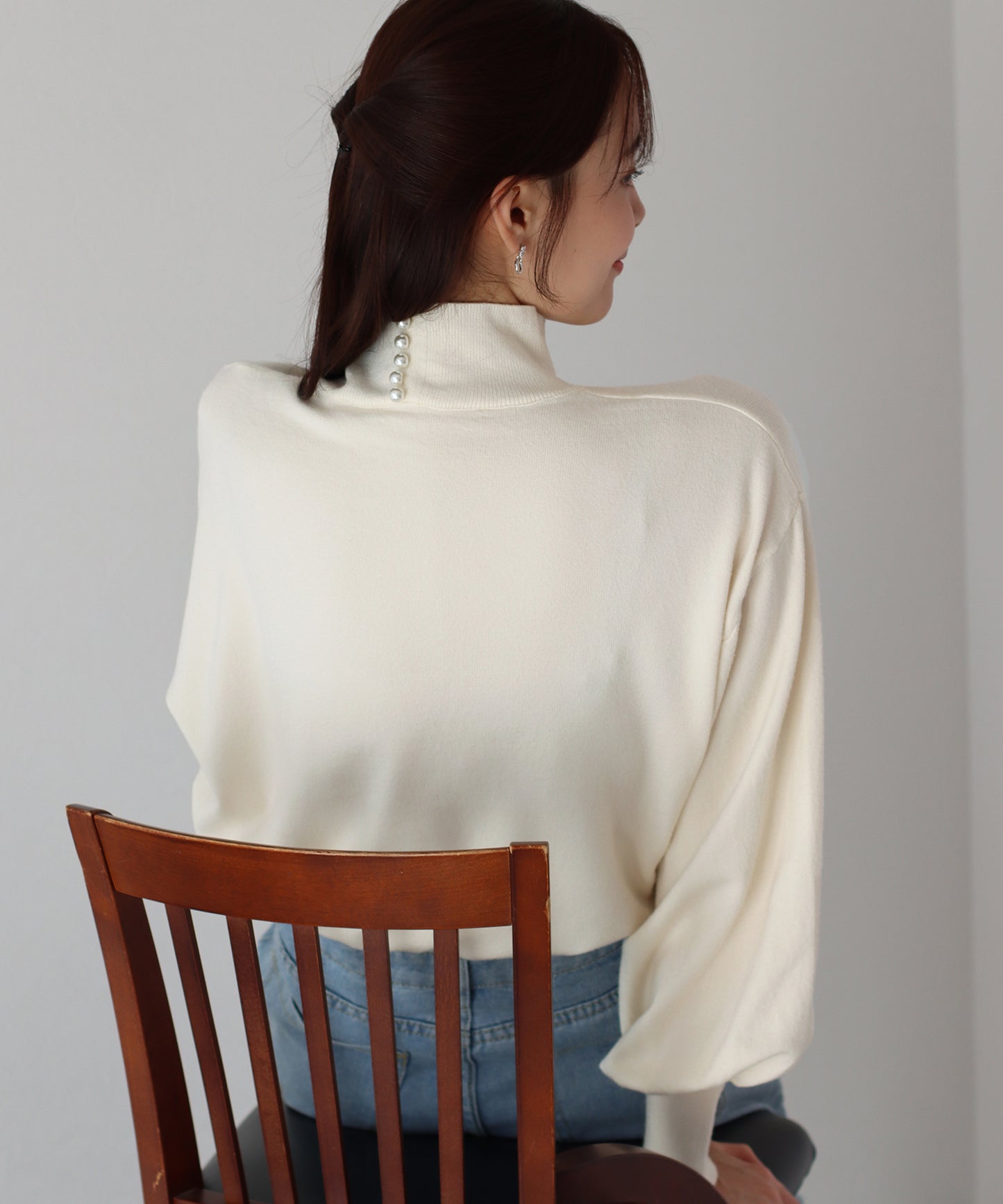 【SALE】バックパールボリューム袖ニット