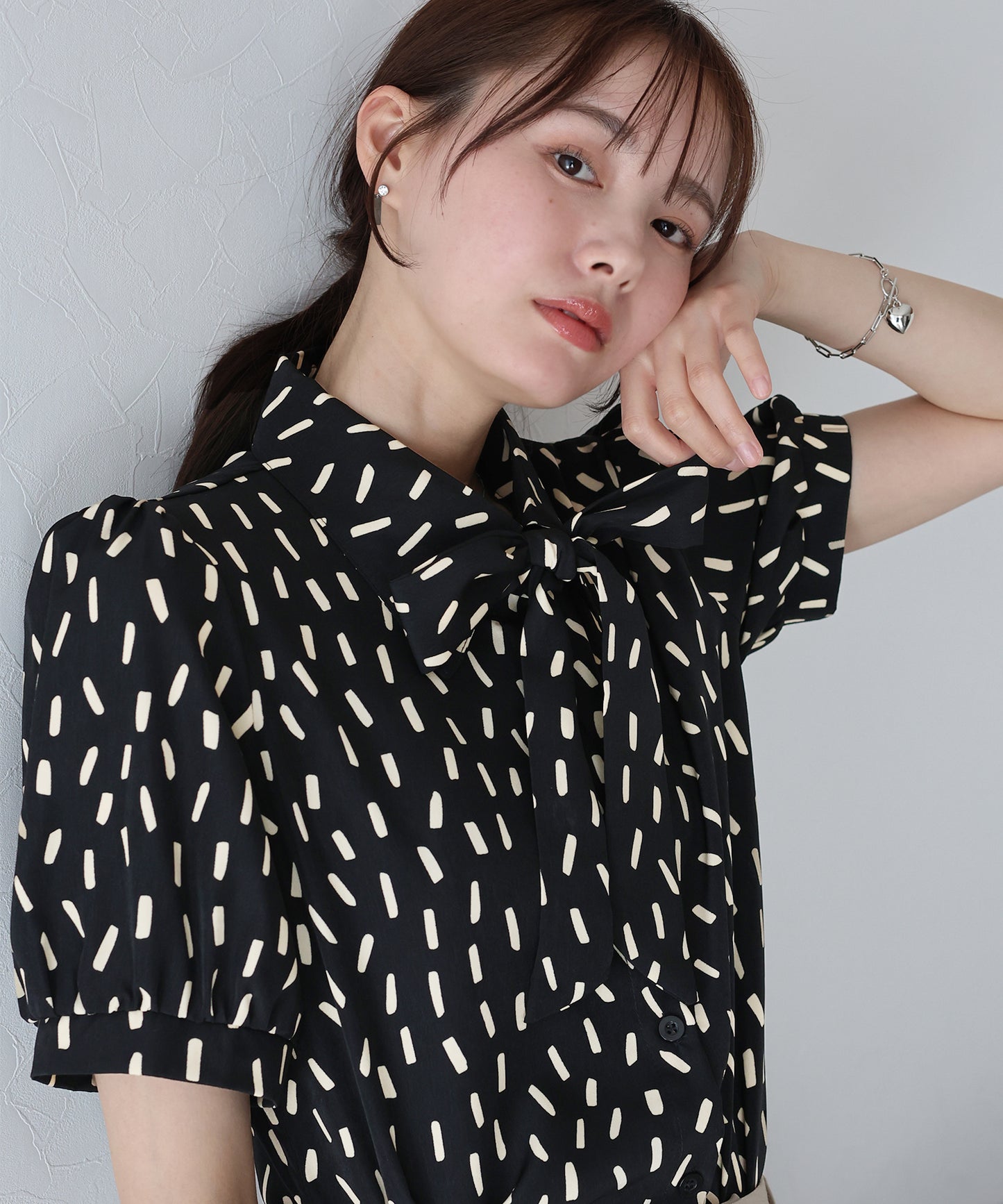 보우타이 리본 블라우스