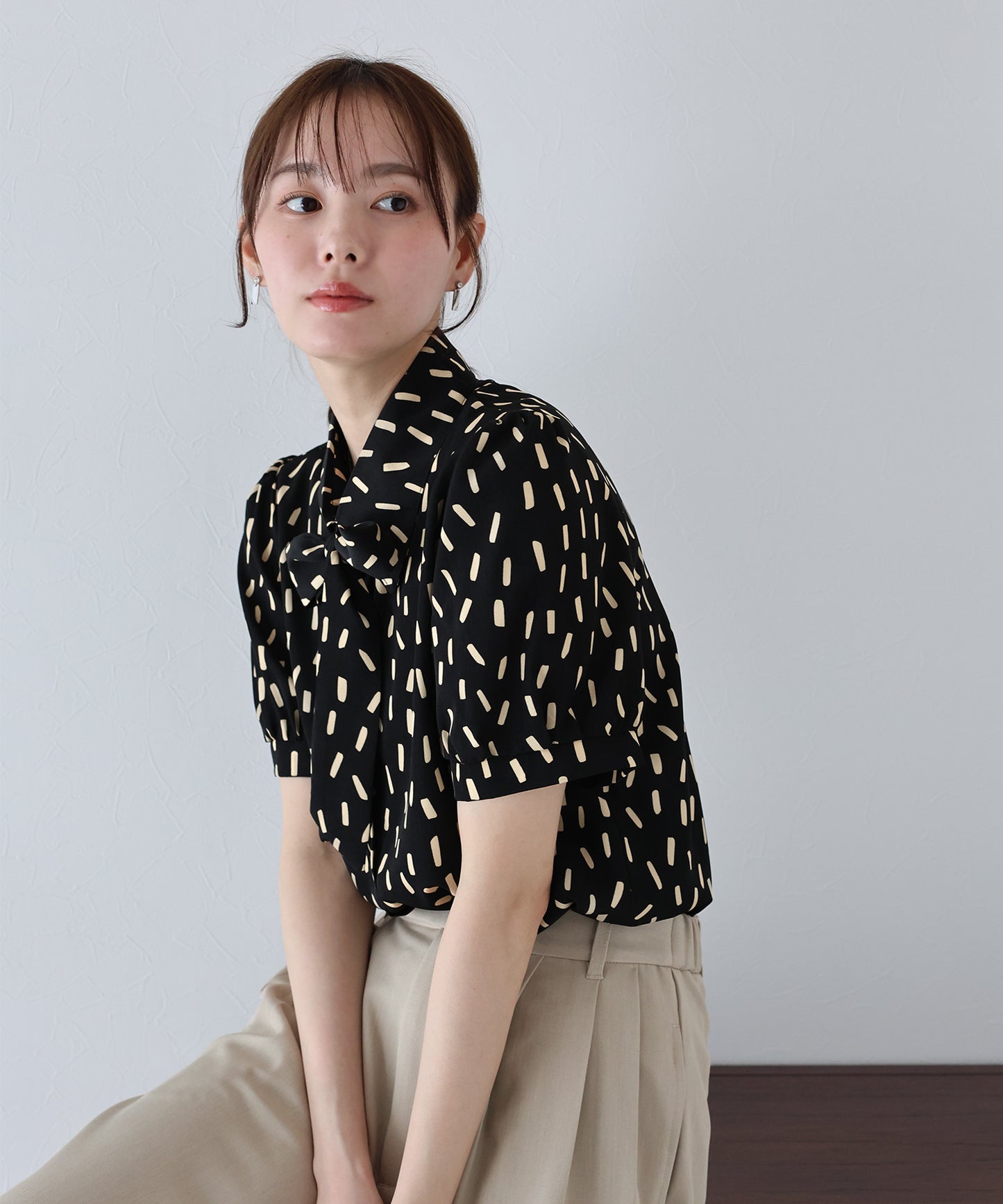 보우타이 리본 블라우스