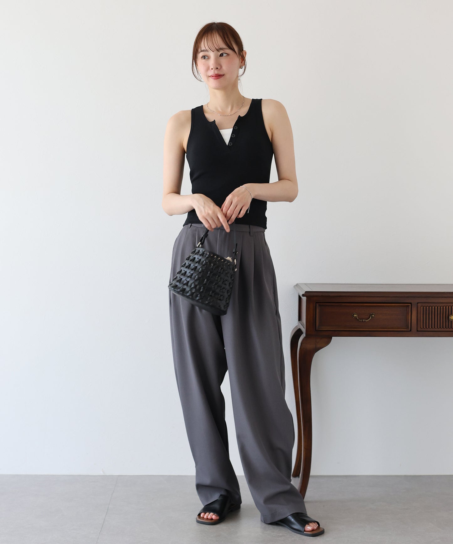 【TIME SALE】カップ付ヘンリーネックタンクトップ【ネコポス】