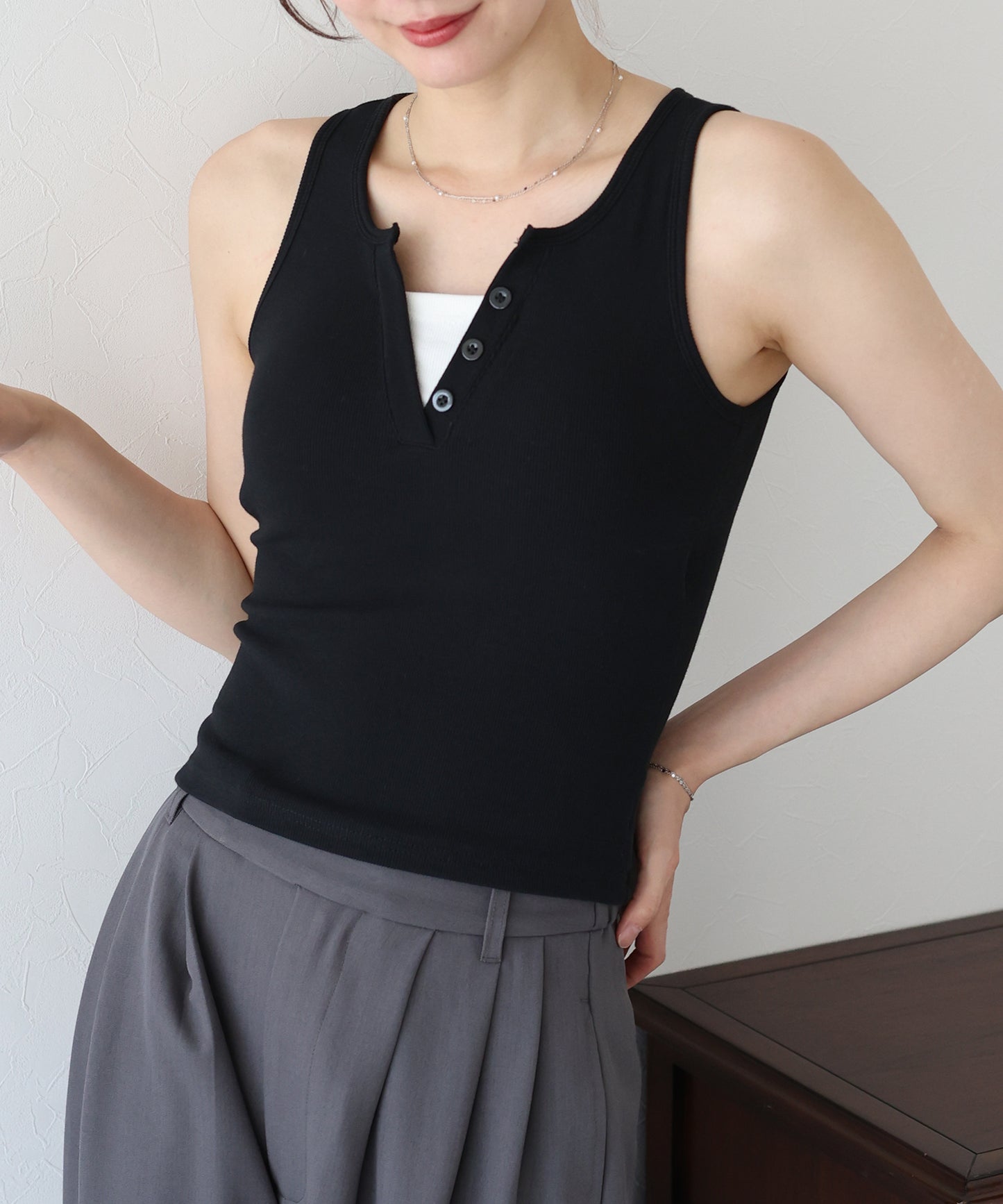 【TIME SALE】カップ付ヘンリーネックタンクトップ【ネコポス】