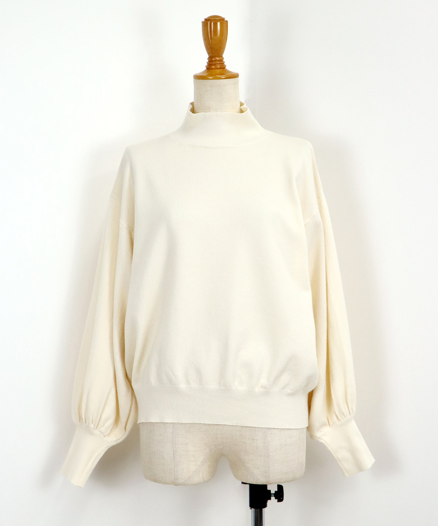 【SALE】バックパールボリューム袖ニット
