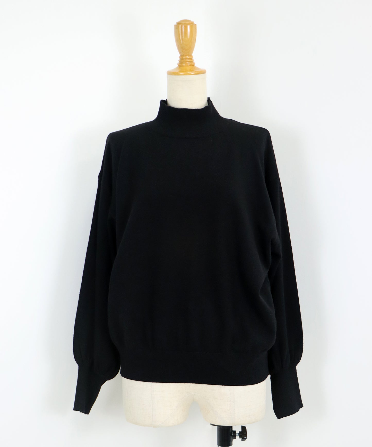 【SALE】バックパールボリューム袖ニット
