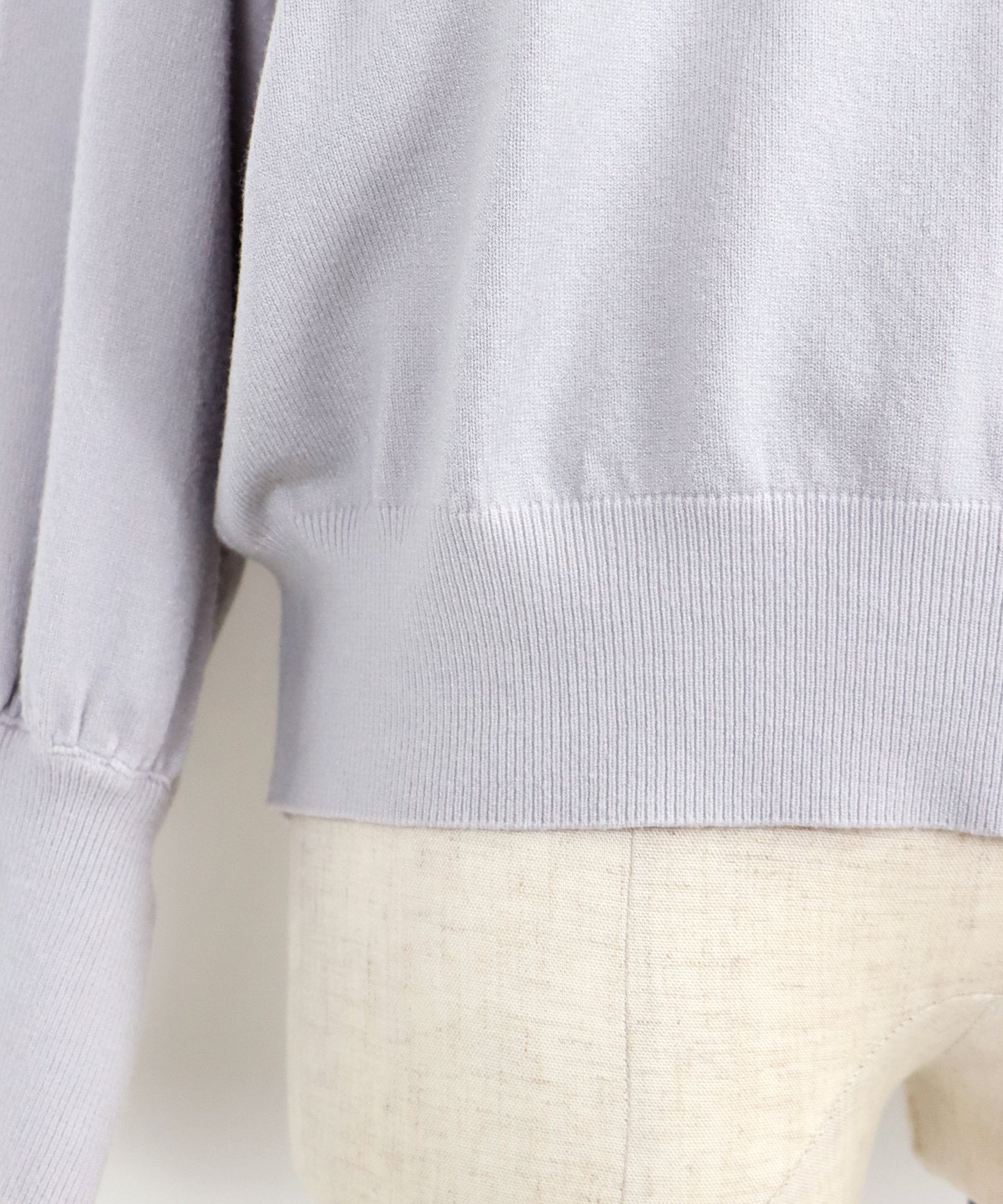 【SALE】バックパールボリューム袖ニット