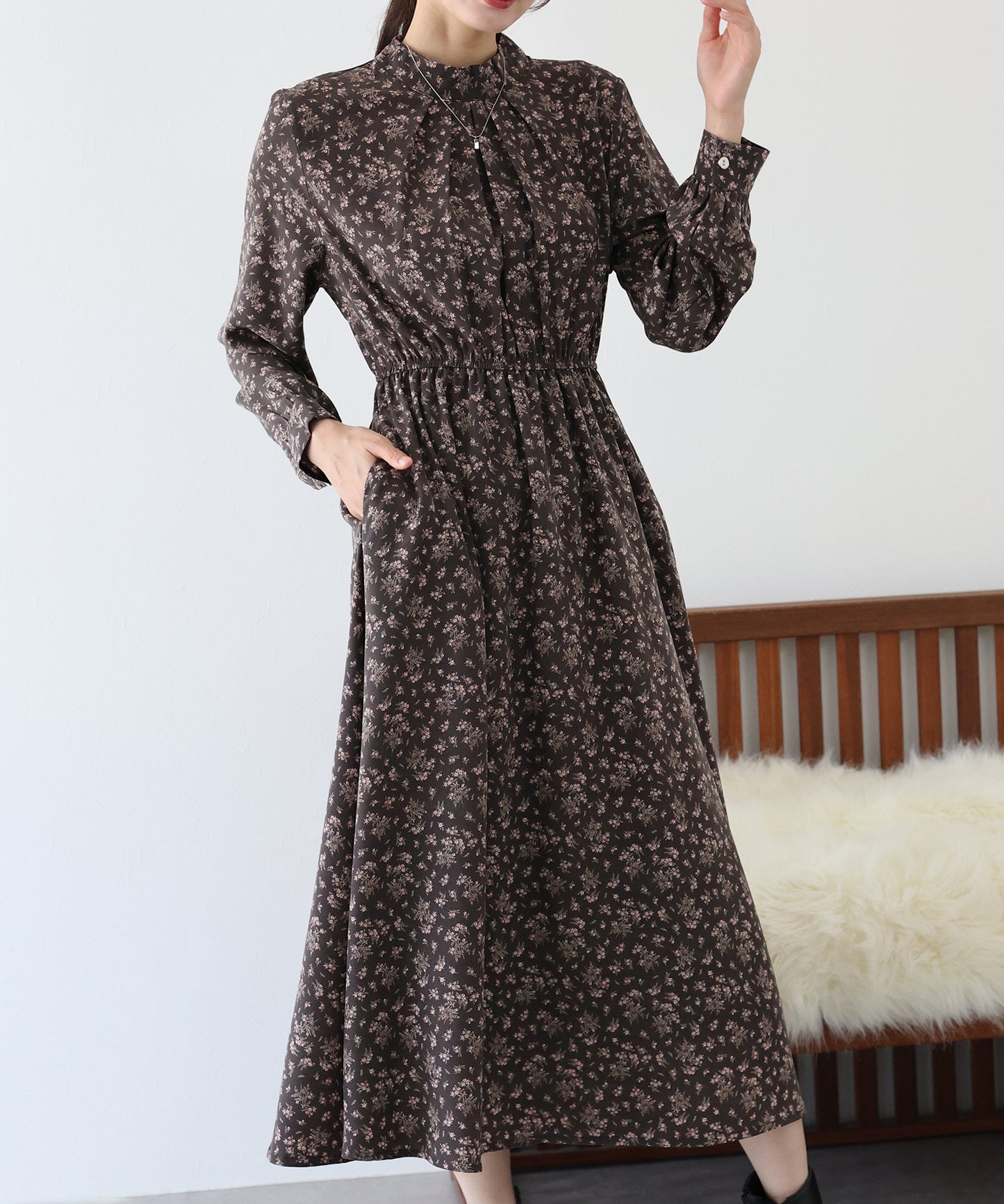 【SALE】ハイネックタックワンピース