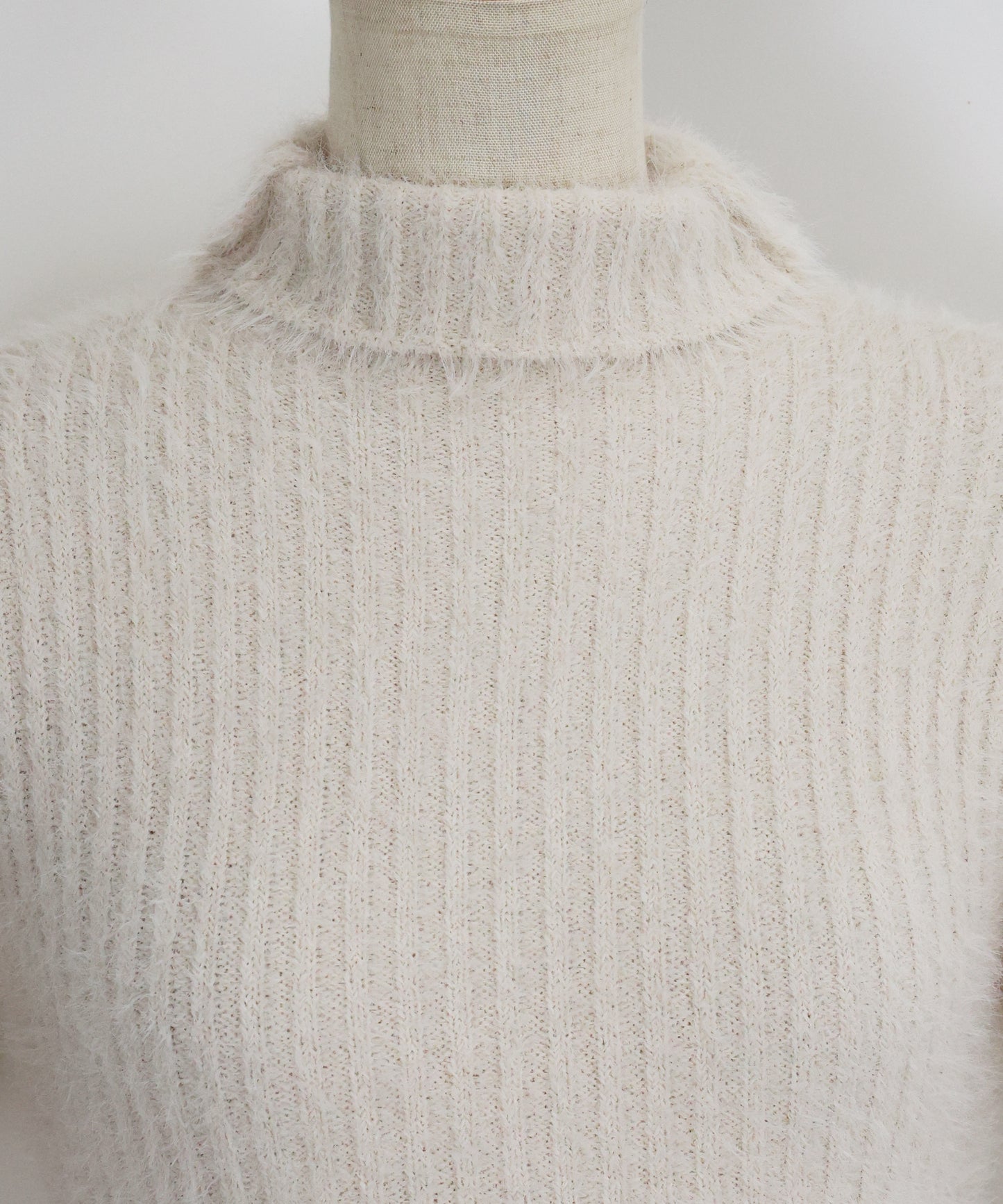 ハイネックシャギーニット