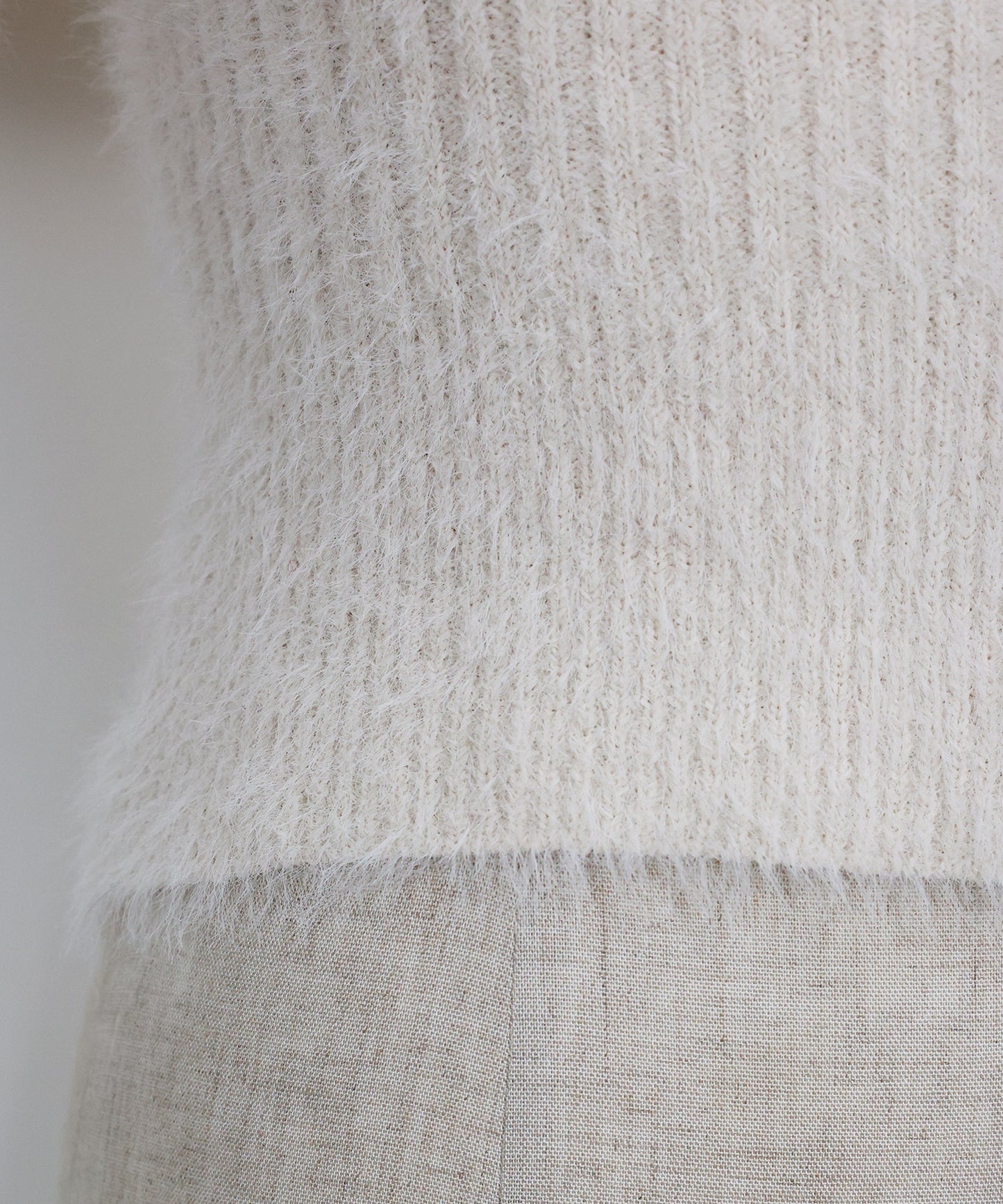 ハイネックシャギーニット