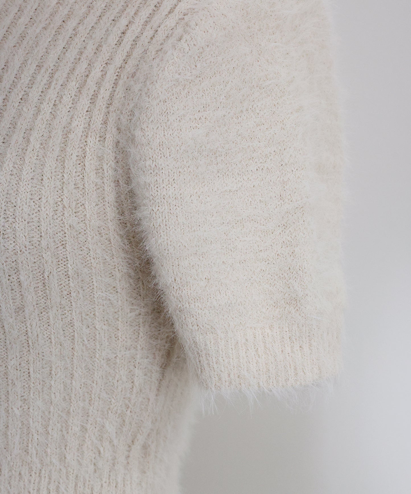 ハイネックシャギーニット