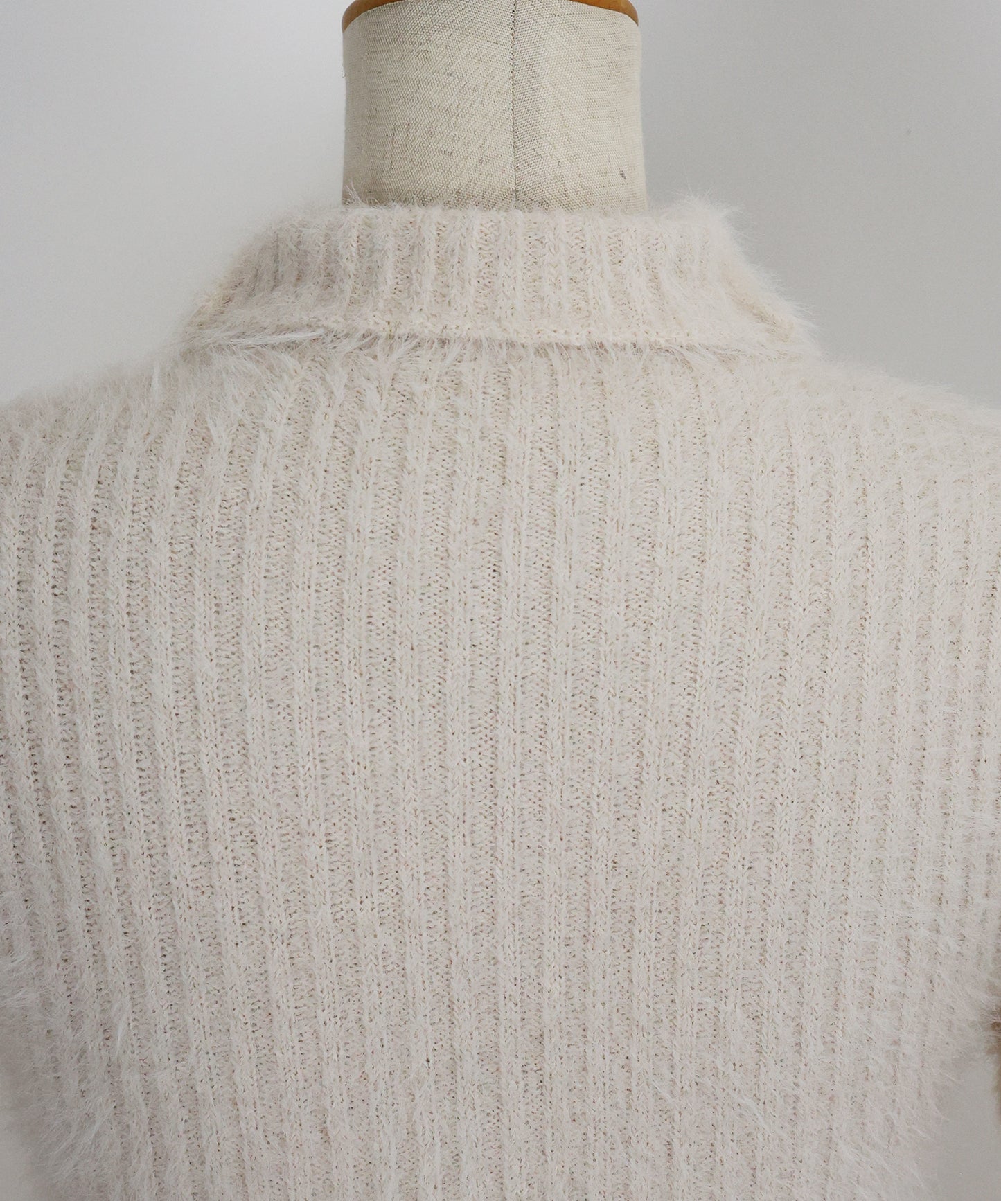 ハイネックシャギーニット