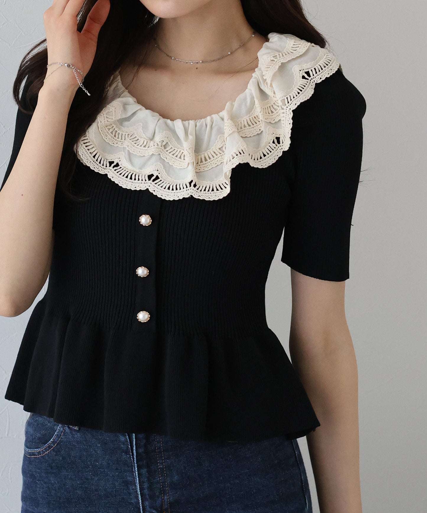 【TIME SALE】エンブロイダリーレース半袖ペプラムニット