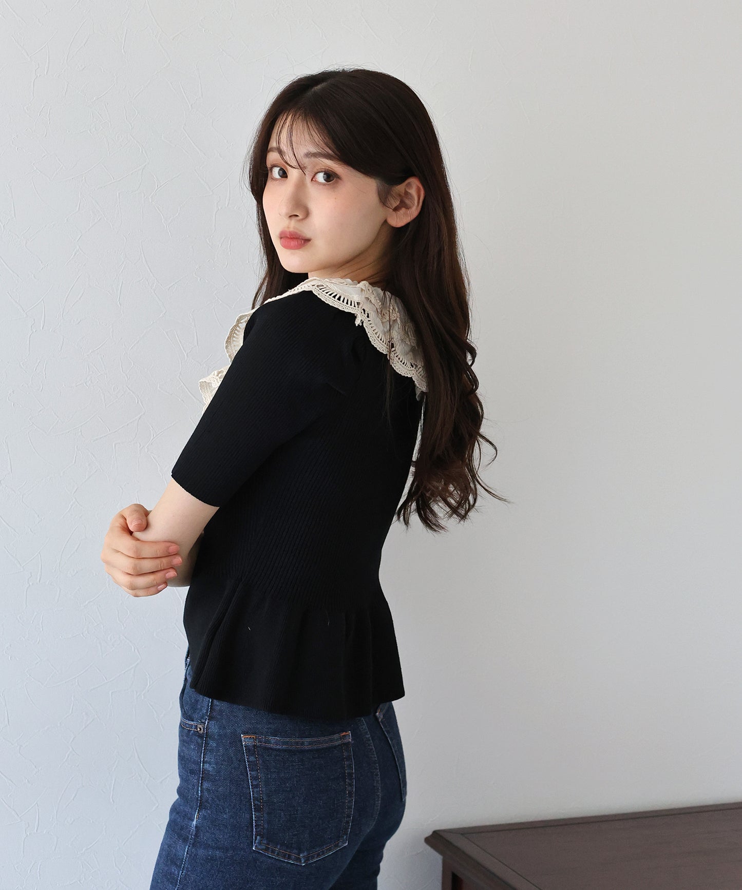 【TIME SALE】エンブロイダリーレース半袖ペプラムニット