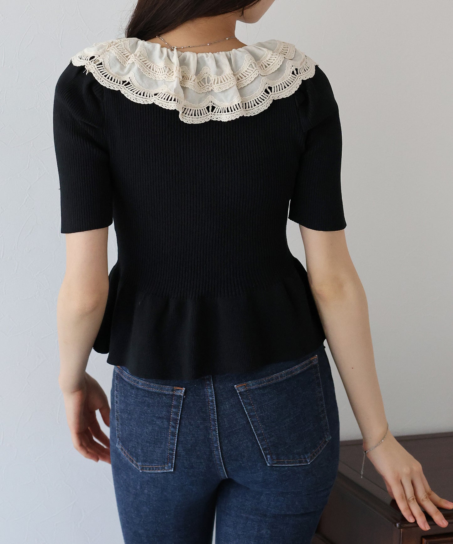 【TIME SALE】エンブロイダリーレース半袖ペプラムニット