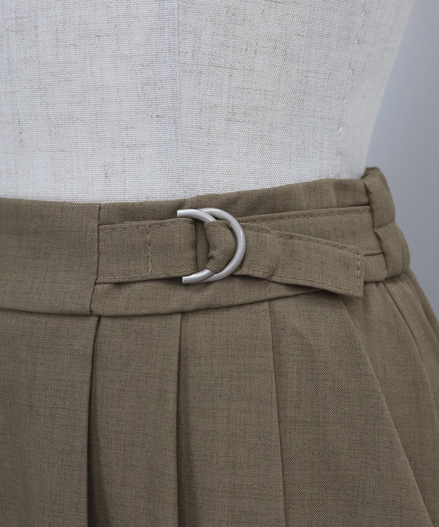 サイドベルトプリーツスカート