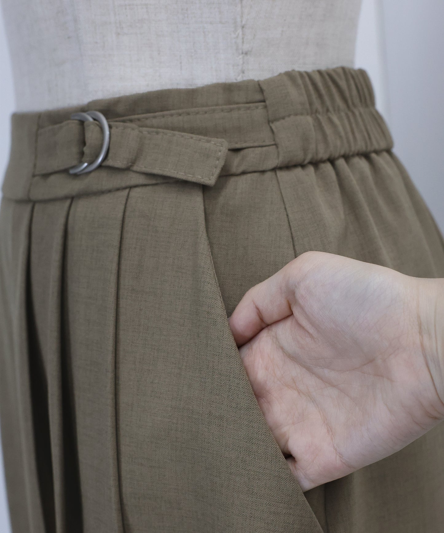サイドベルトプリーツスカート